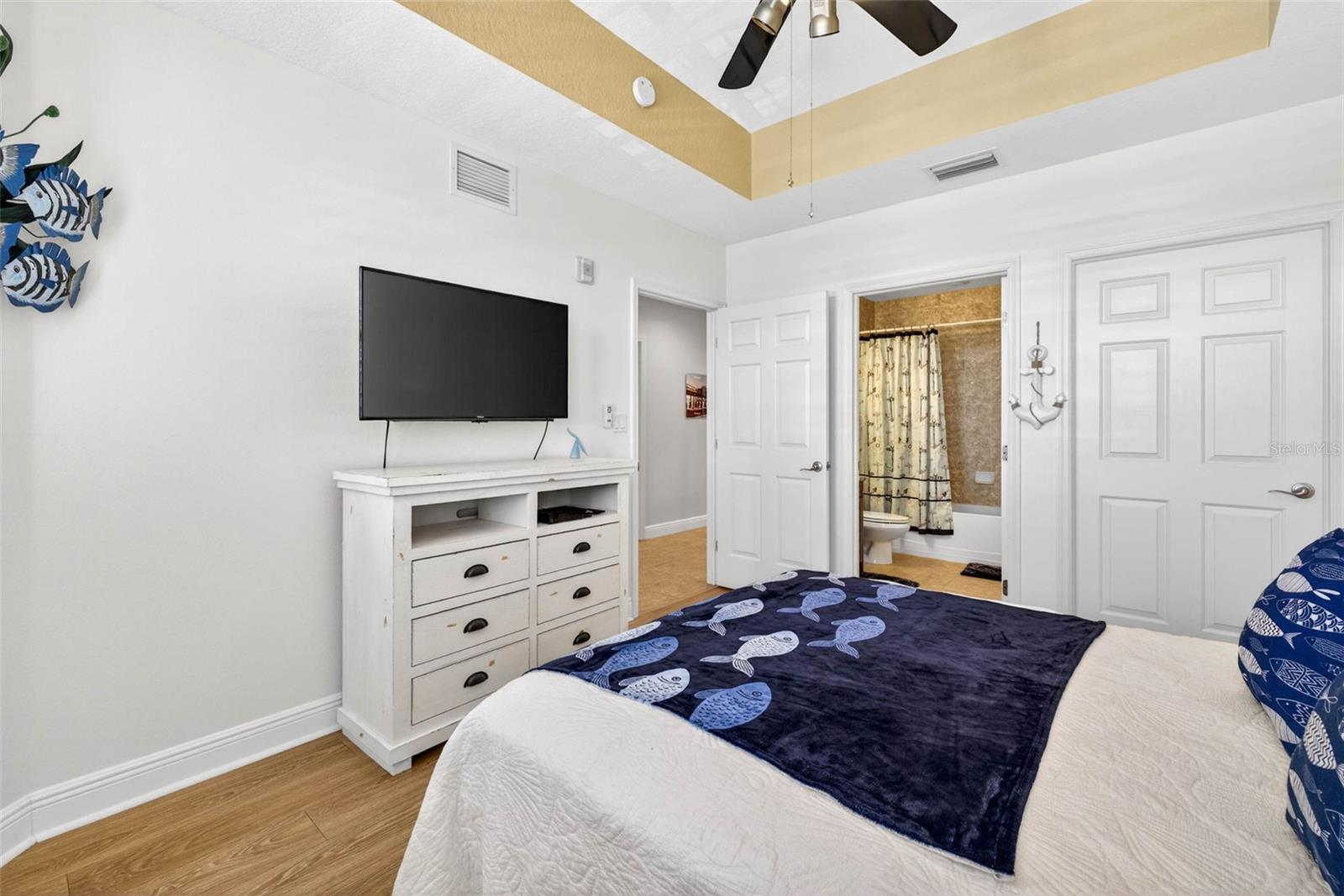 Listing photo id 21 for 17717 Gulf Boulevard 401