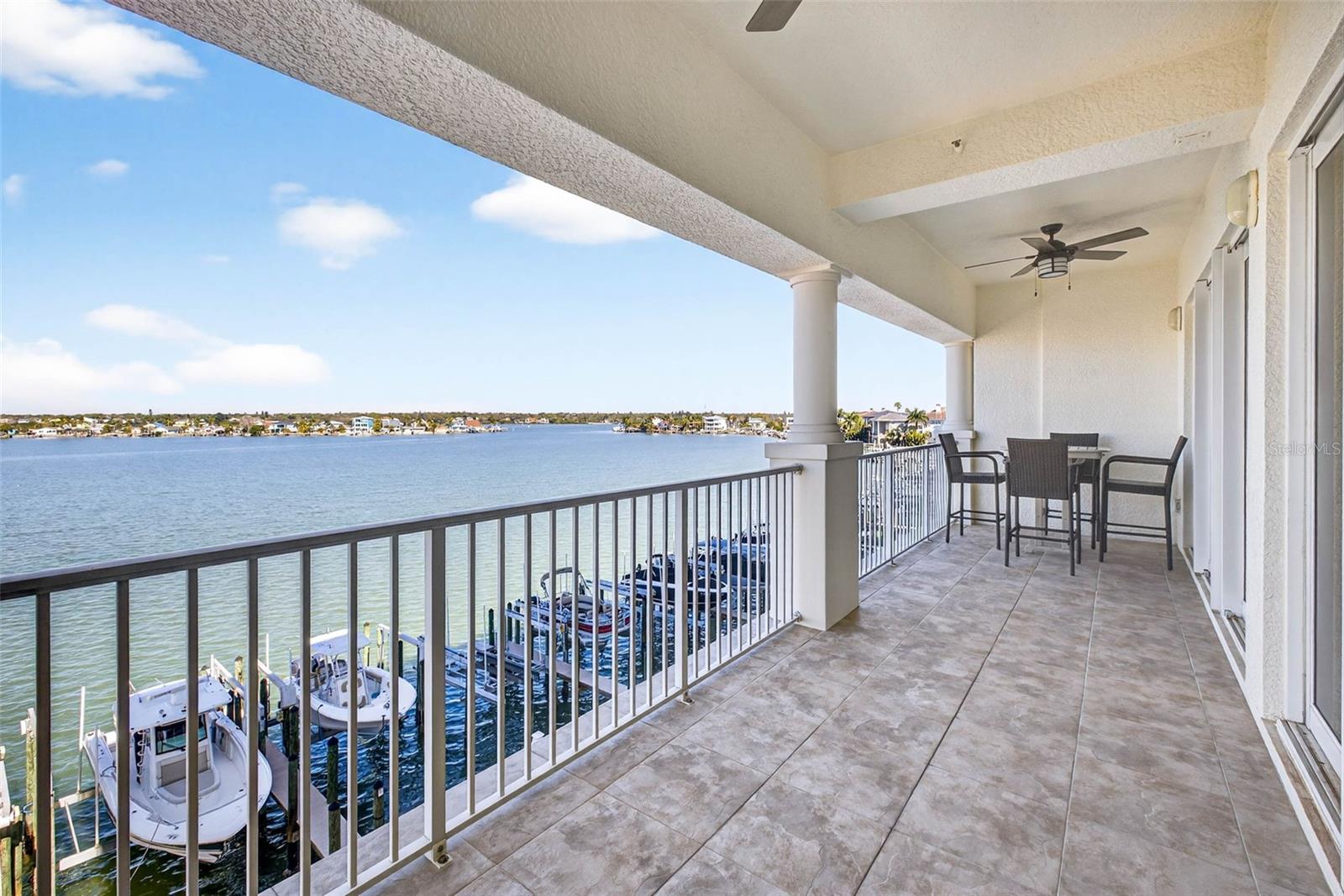 Listing photo id 33 for 17717 Gulf Boulevard 401