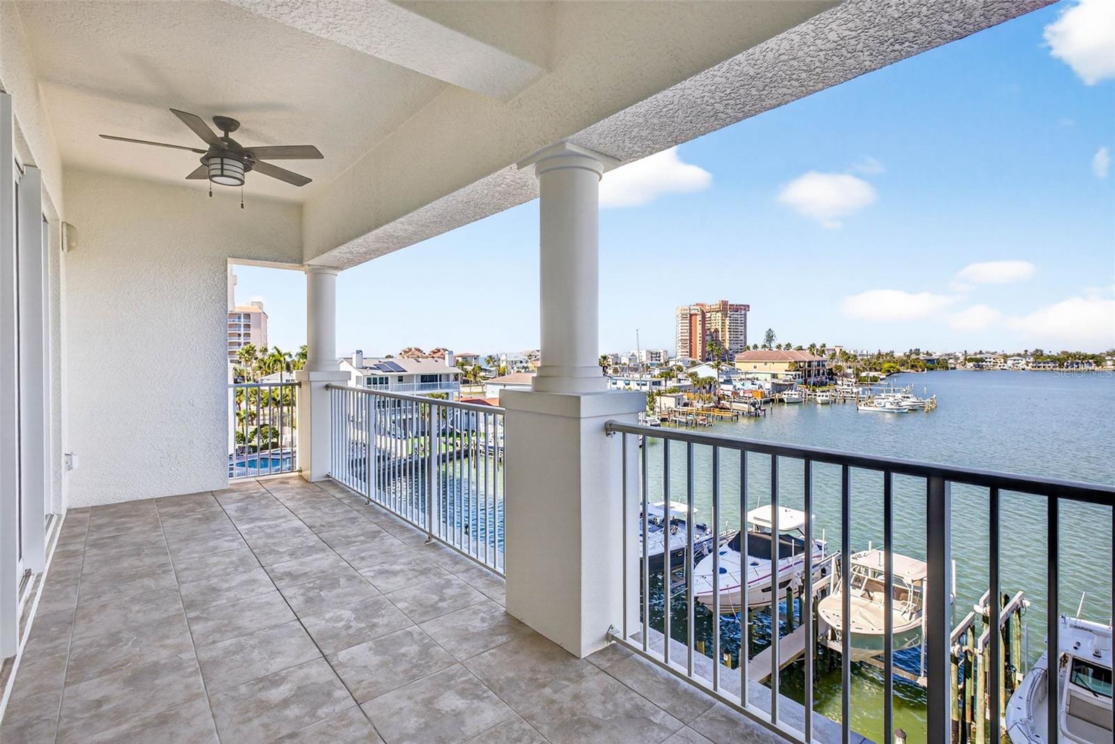 Listing photo id 34 for 17717 Gulf Boulevard 401