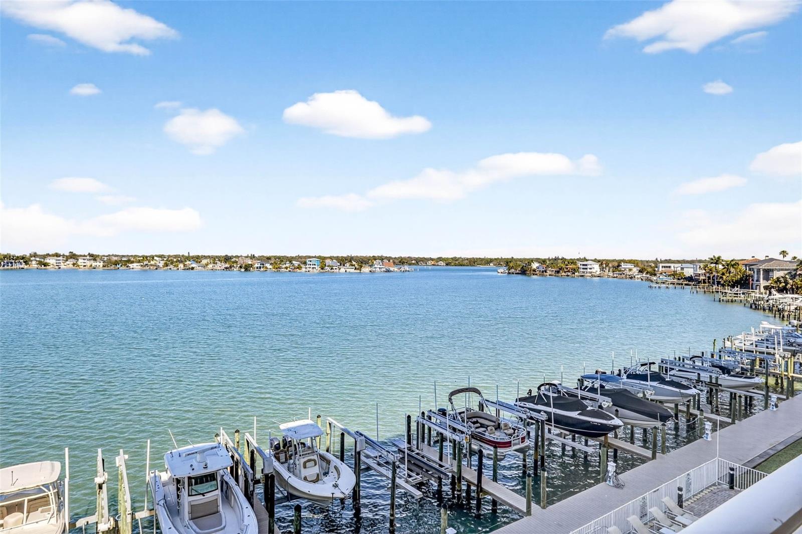 Listing photo id 35 for 17717 Gulf Boulevard 401