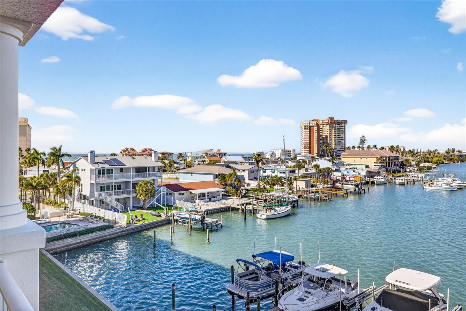 Listing photo id 36 for 17717 Gulf Boulevard 401