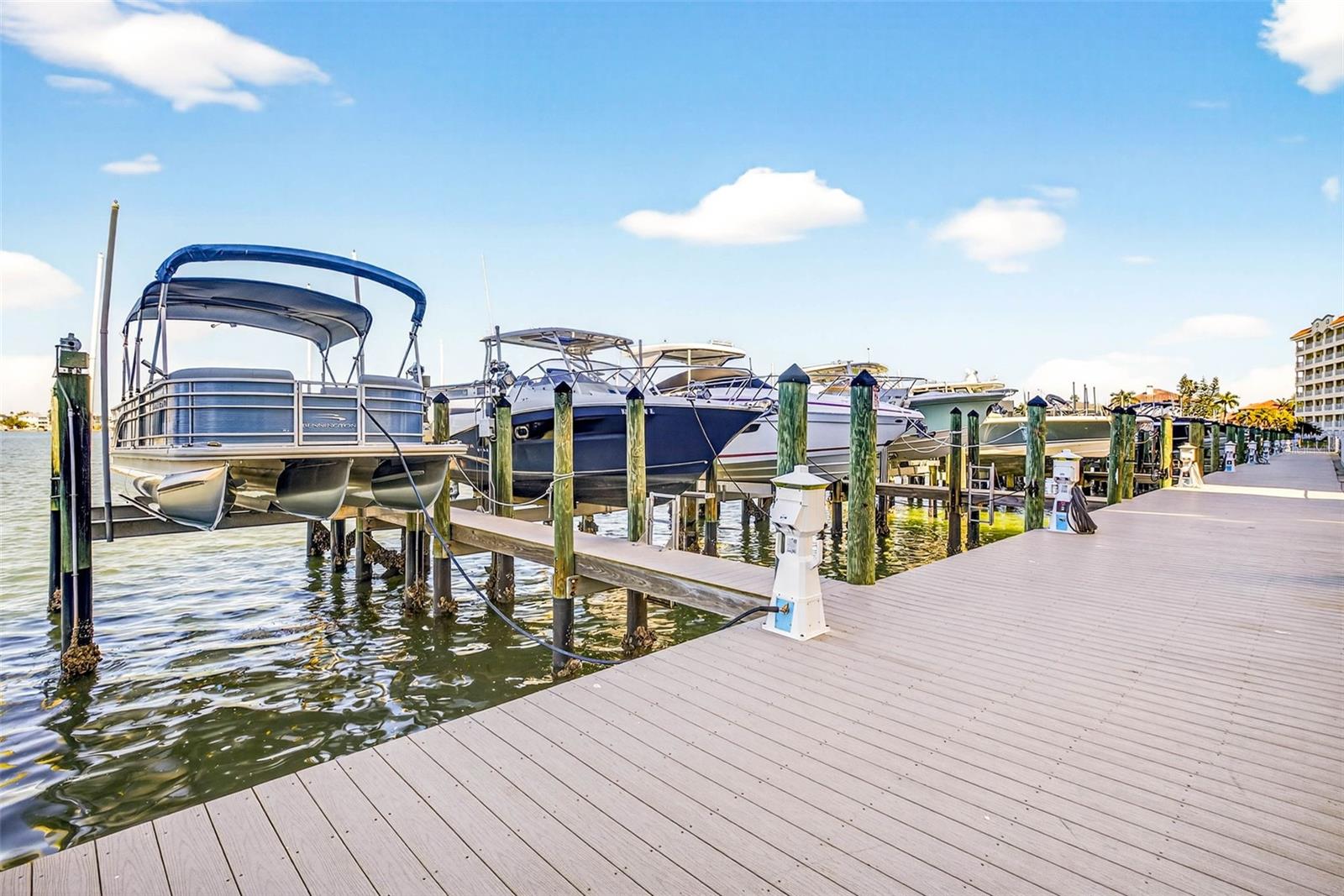 Listing photo id 39 for 17717 Gulf Boulevard 401