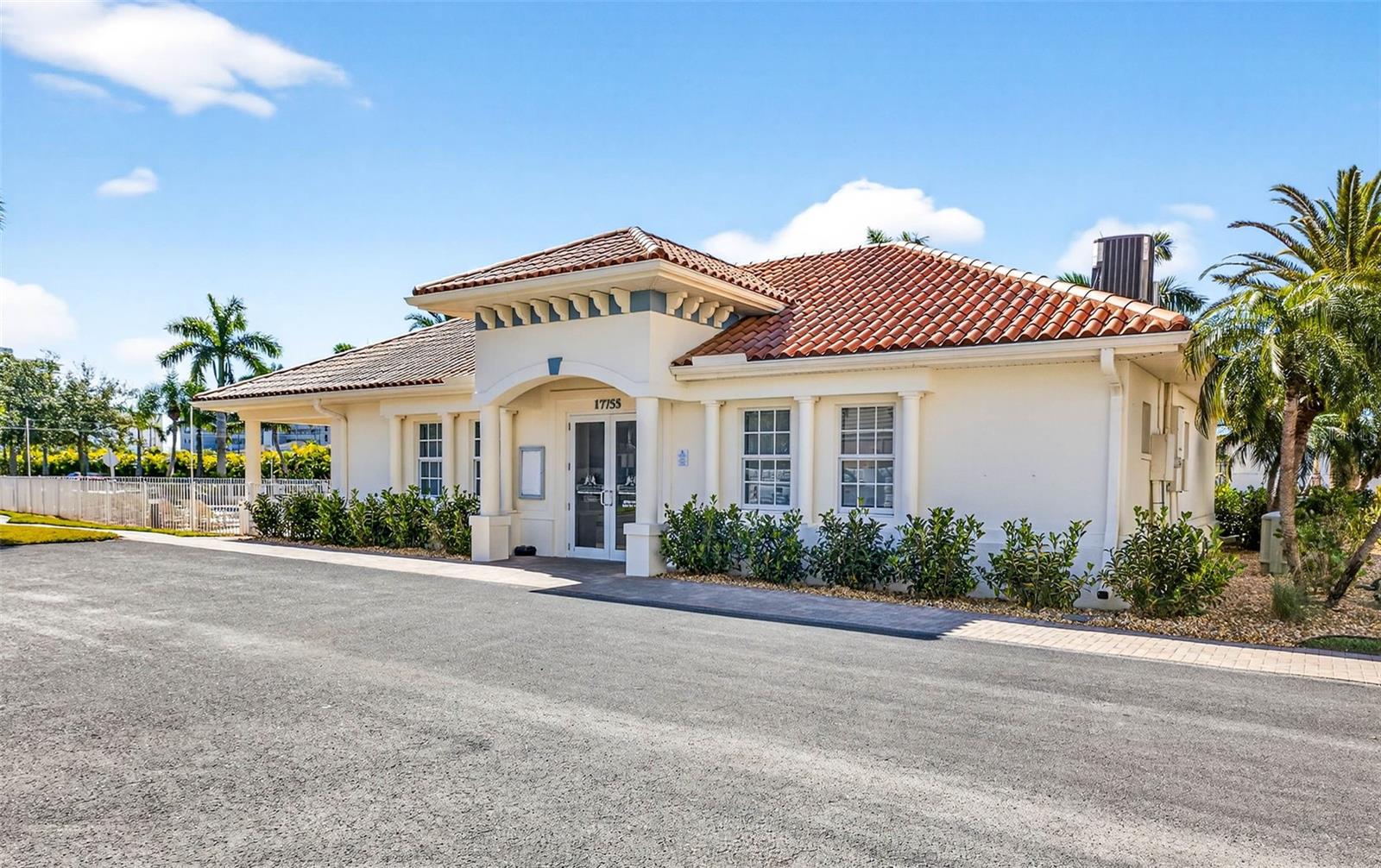 Listing photo id 45 for 17717 Gulf Boulevard 401