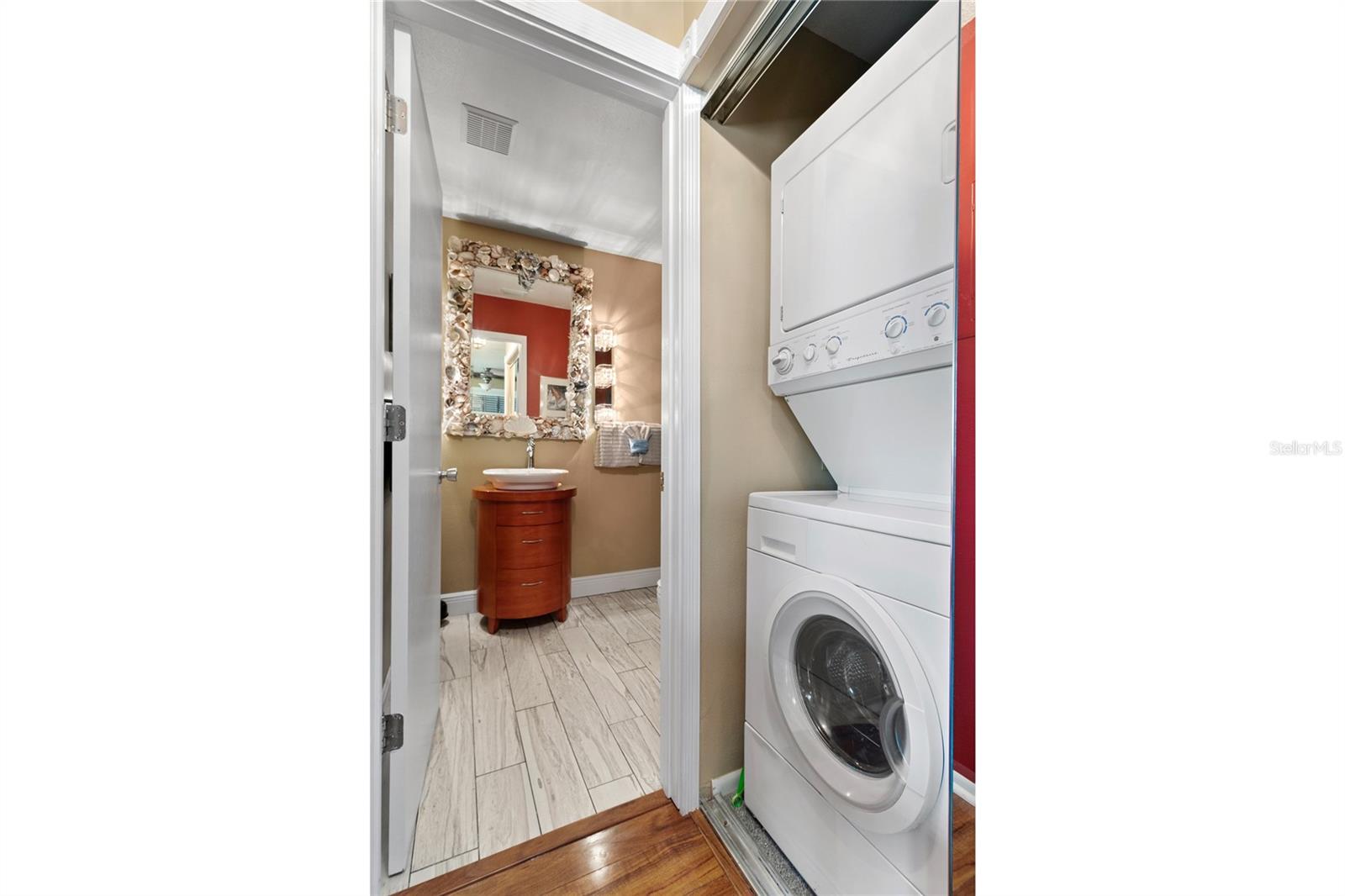 Image 10 of 25 For 2511 Avenue C  West