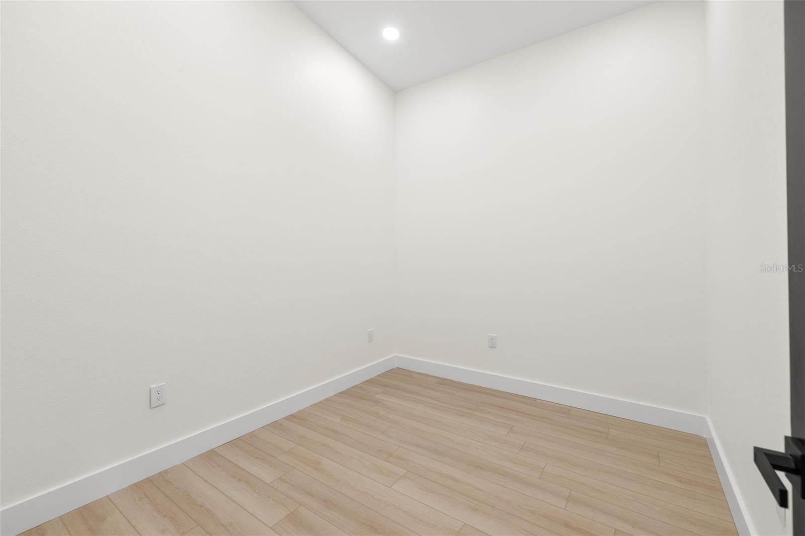 Image 20 of 27 For 1901 43rd Street S