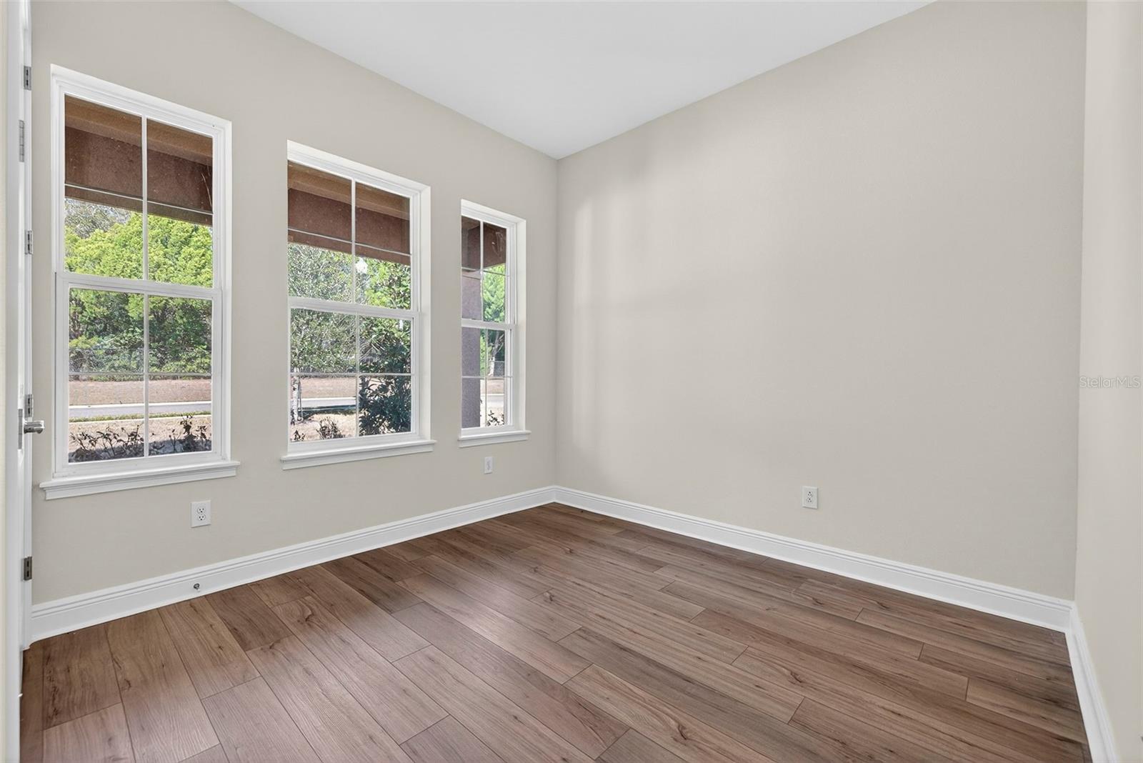 Image 25 of 47 For 14174 Thoroughbred Drive