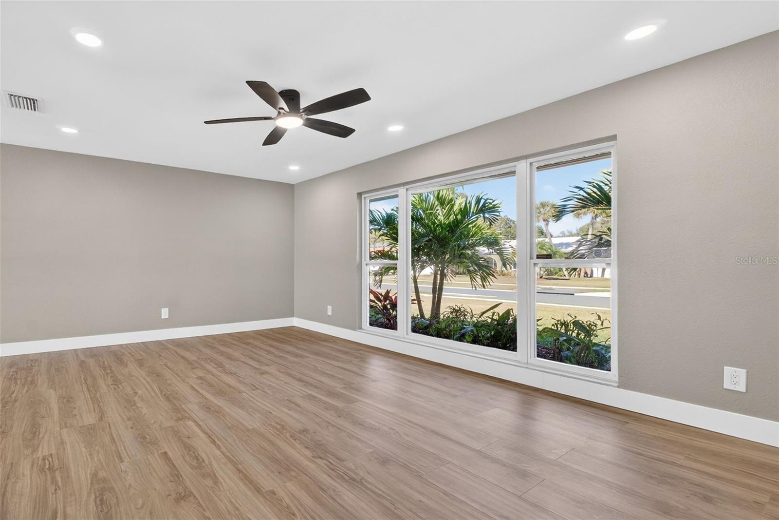 Image 15 of 63 For 2161 Wateroak Drive N