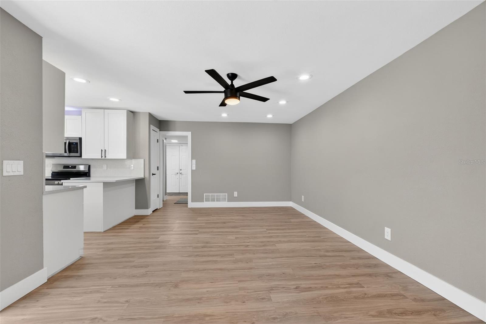 Image 18 of 63 For 2161 Wateroak Drive N