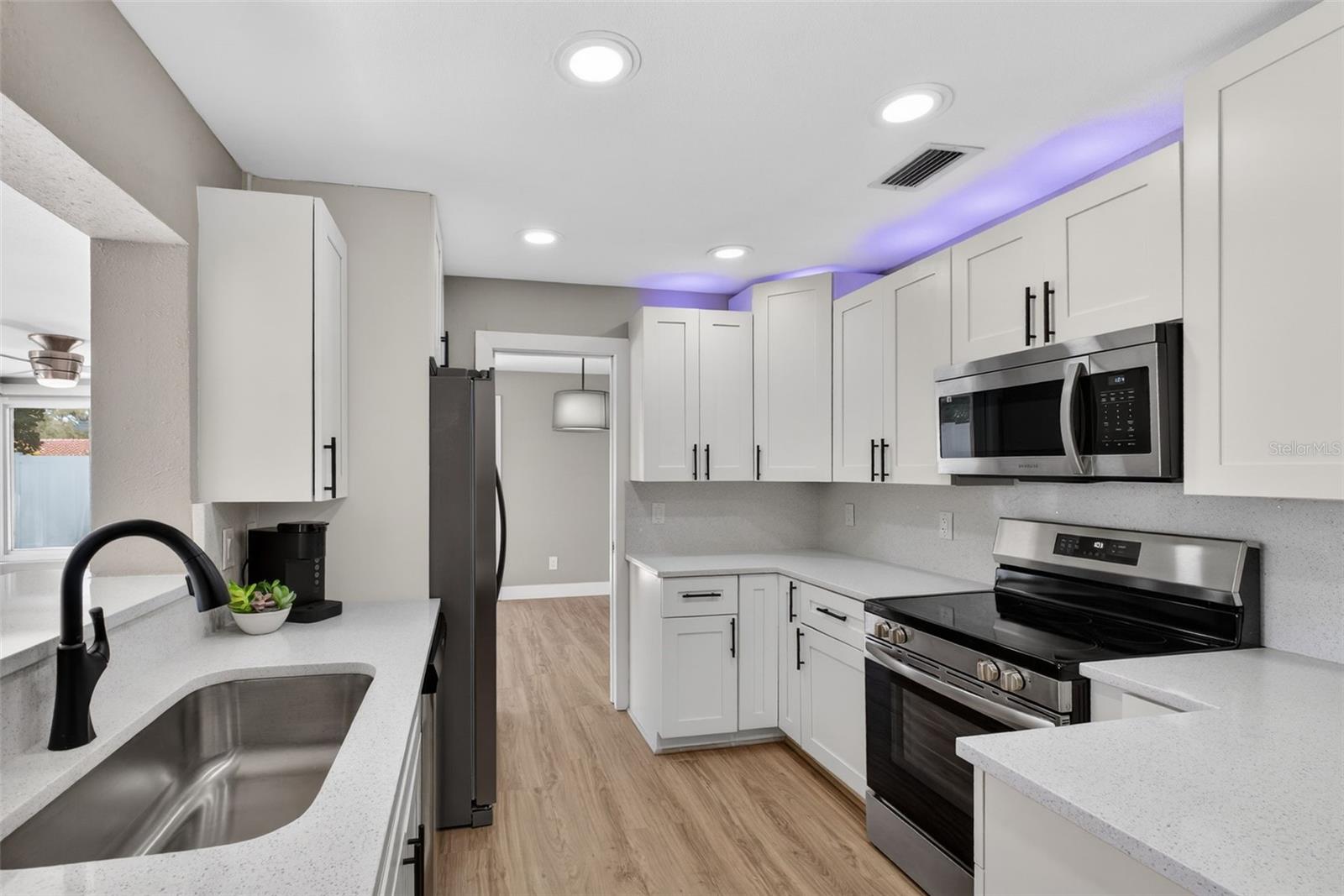 Image 21 of 63 For 2161 Wateroak Drive N