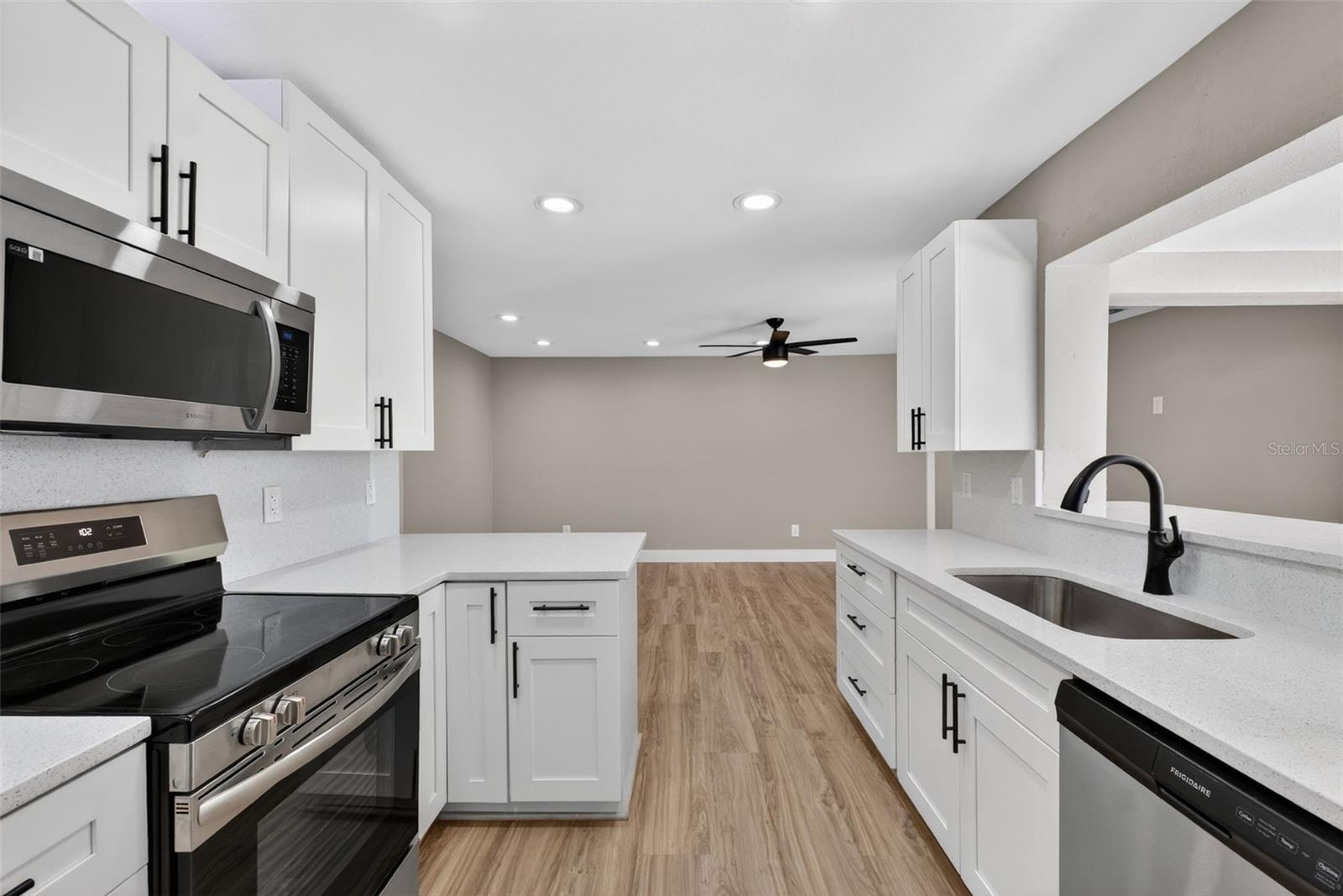 Image 23 of 63 For 2161 Wateroak Drive N