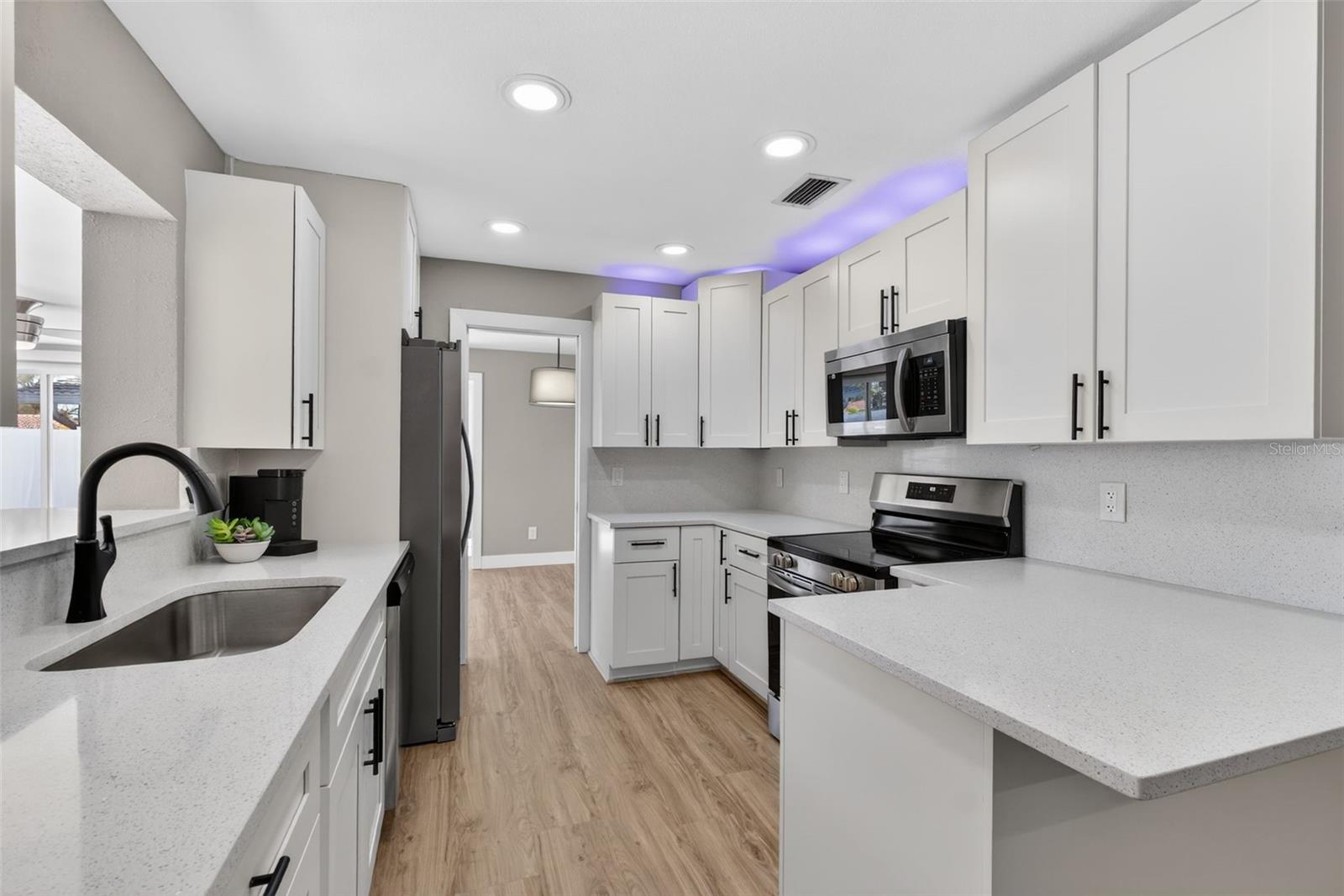 Image 24 of 63 For 2161 Wateroak Drive N