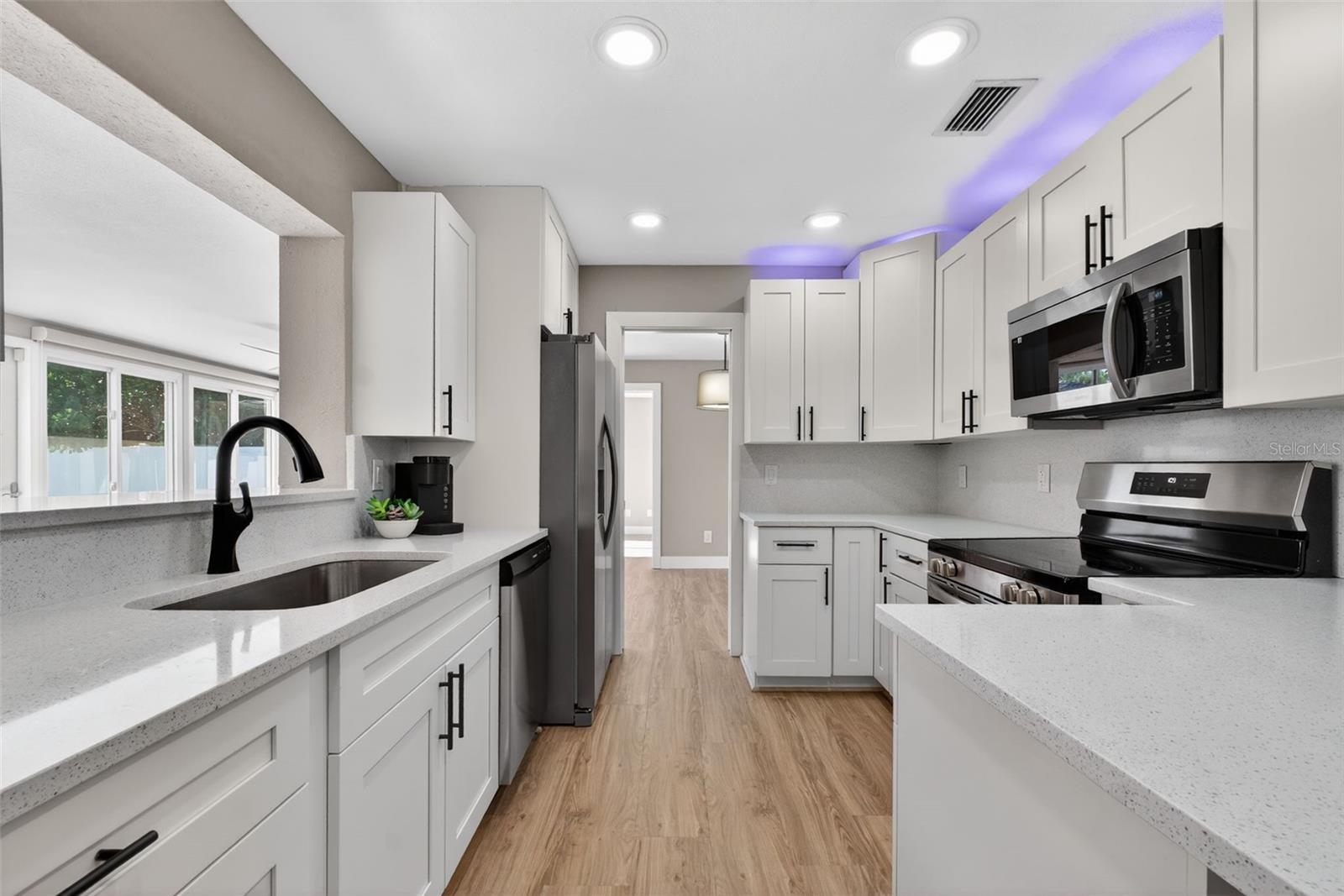 Image 4 of 63 For 2161 Wateroak Drive N