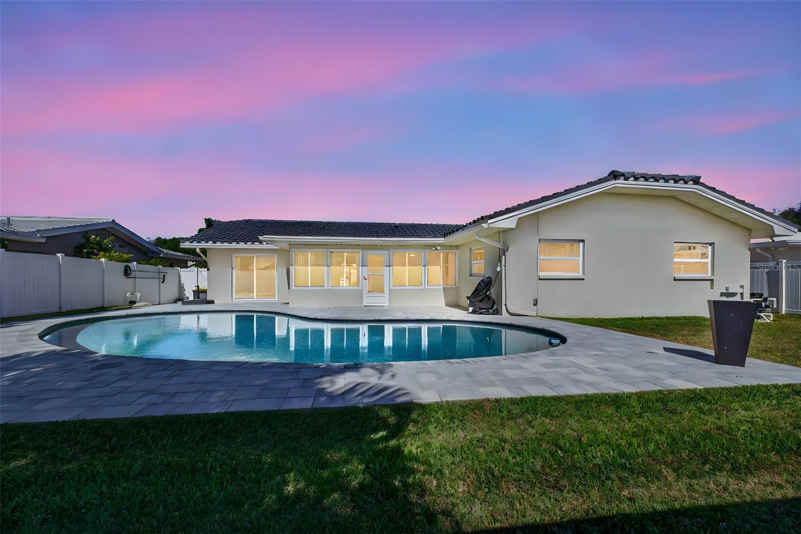 Image 47 of 63 For 2161 Wateroak Drive N