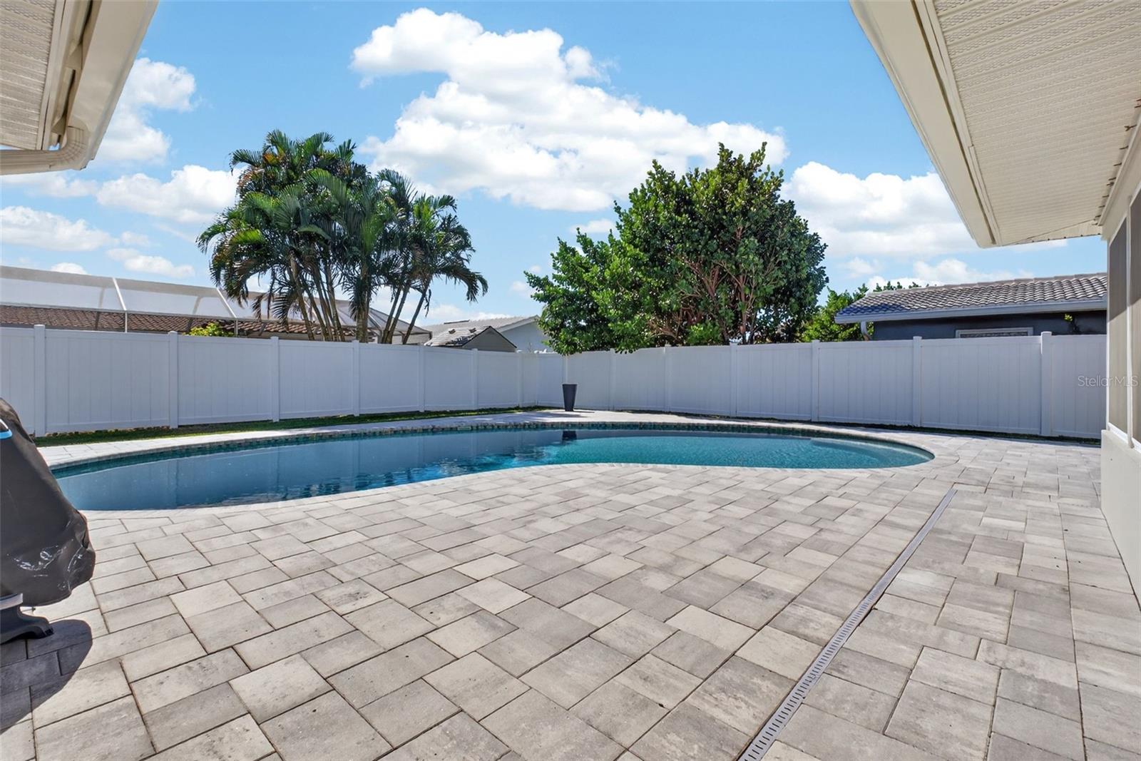 Image 49 of 63 For 2161 Wateroak Drive N