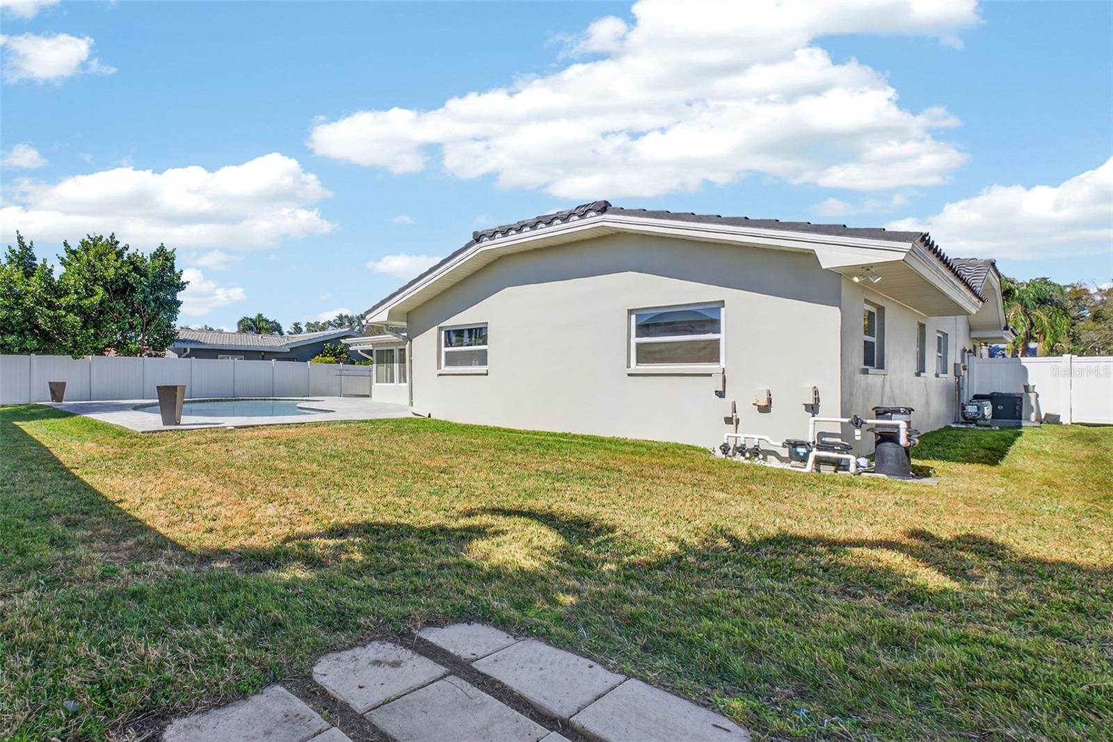 Image 53 of 63 For 2161 Wateroak Drive N