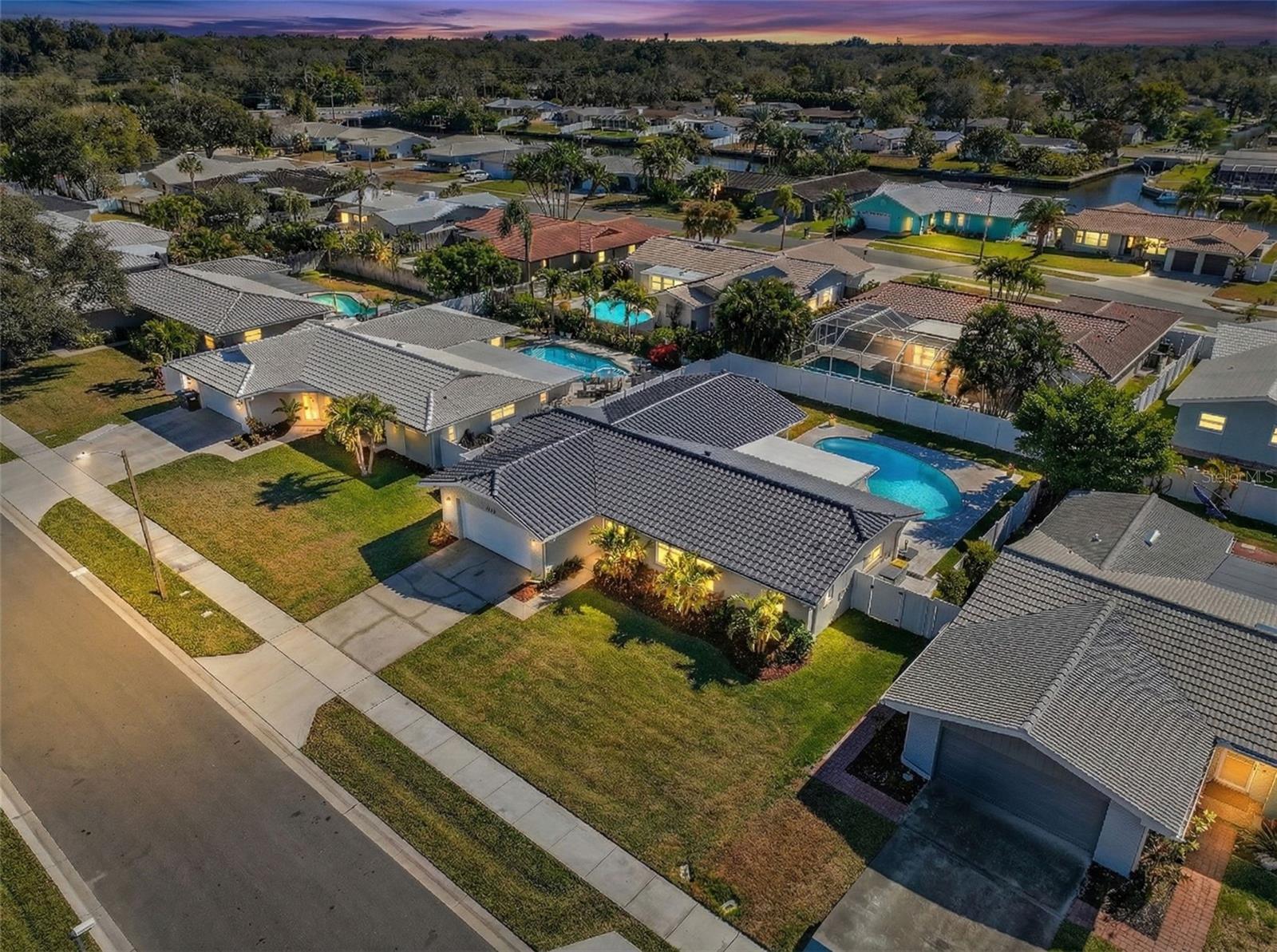 Image 7 of 63 For 2161 Wateroak Drive N