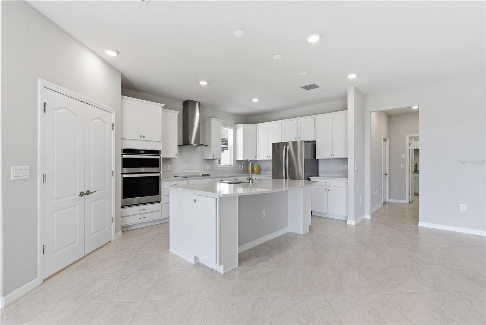 Listing photo id 9 for 9539 Ibis Grove Boulevard