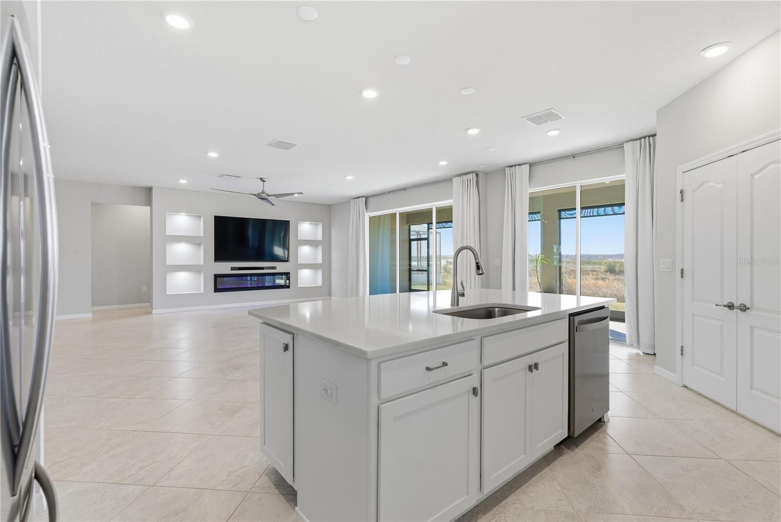 Listing photo id 12 for 9539 Ibis Grove Boulevard