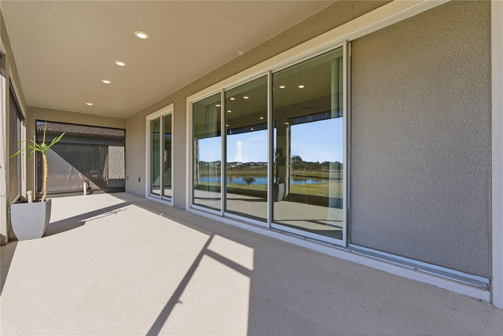 Listing photo id 15 for 9539 Ibis Grove Boulevard
