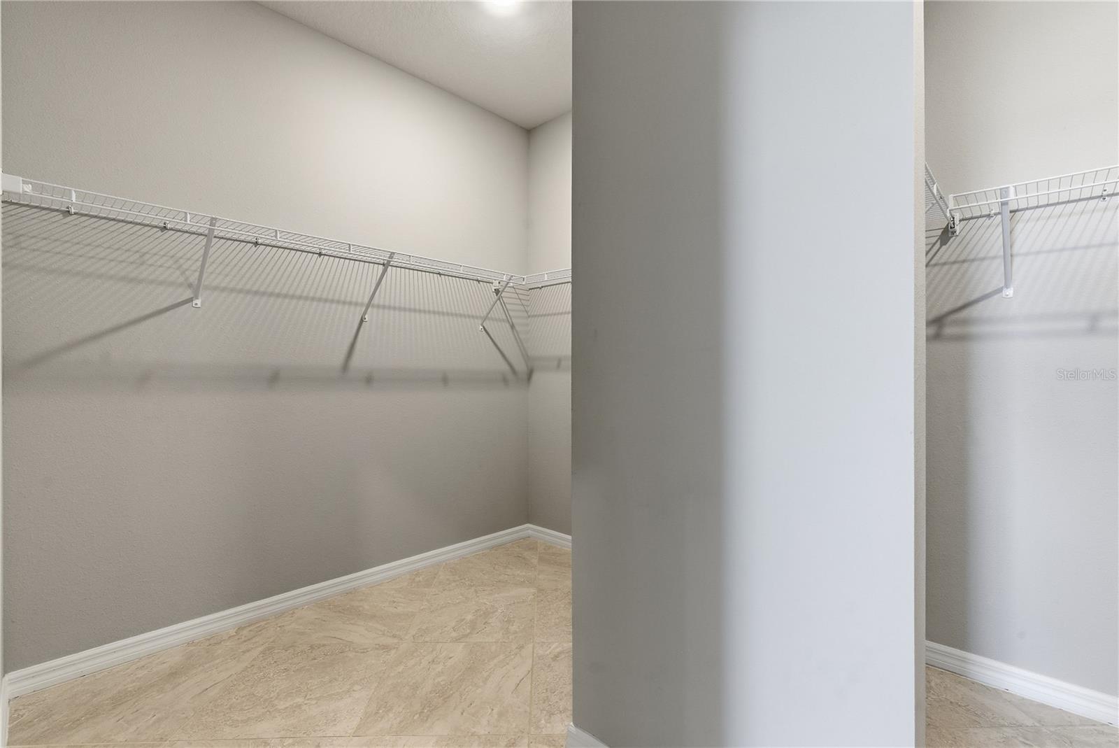 Listing photo id 21 for 9539 Ibis Grove Boulevard