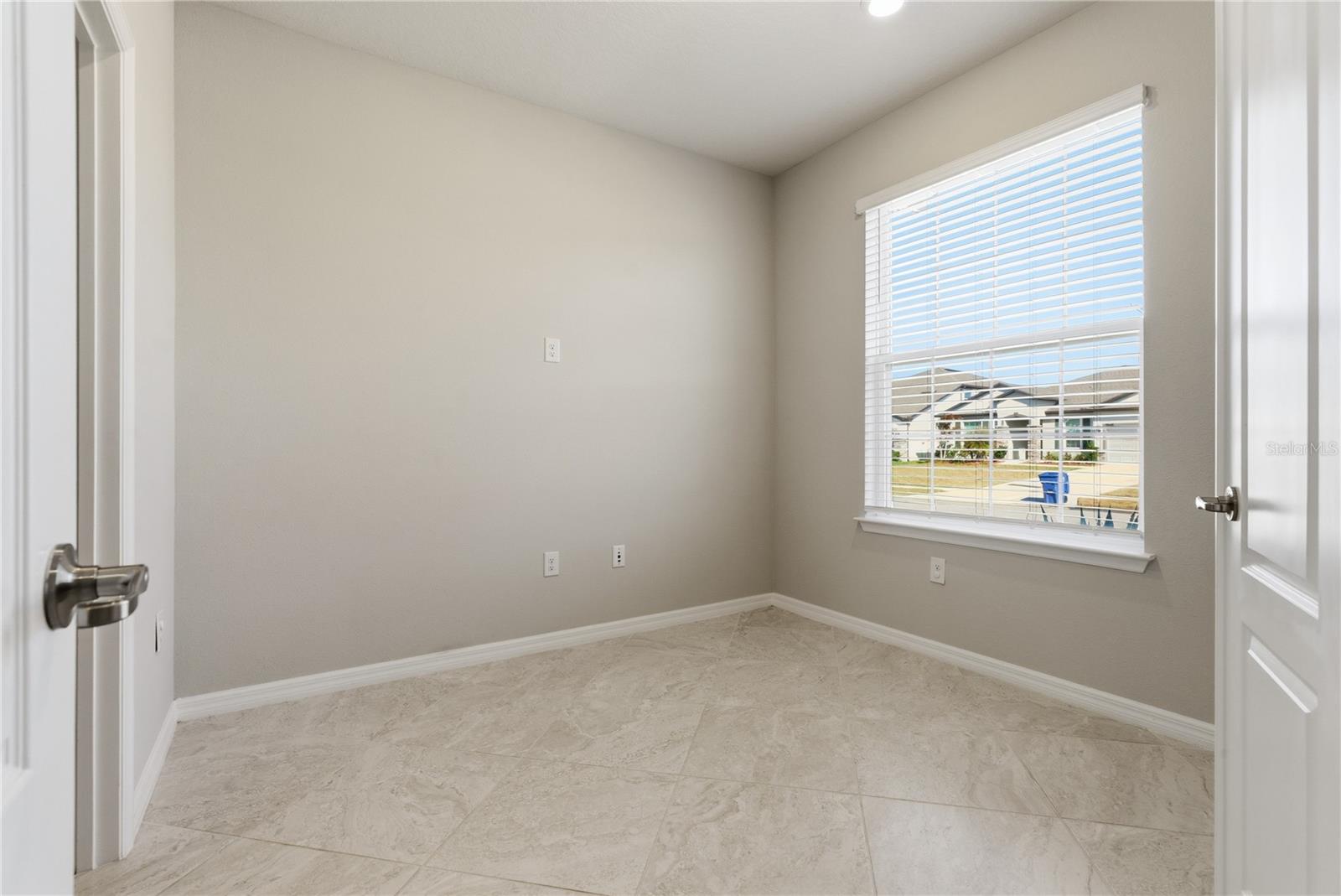 Listing photo id 24 for 9539 Ibis Grove Boulevard