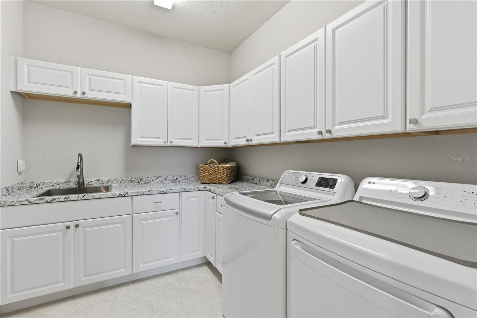 Listing photo id 30 for 9539 Ibis Grove Boulevard