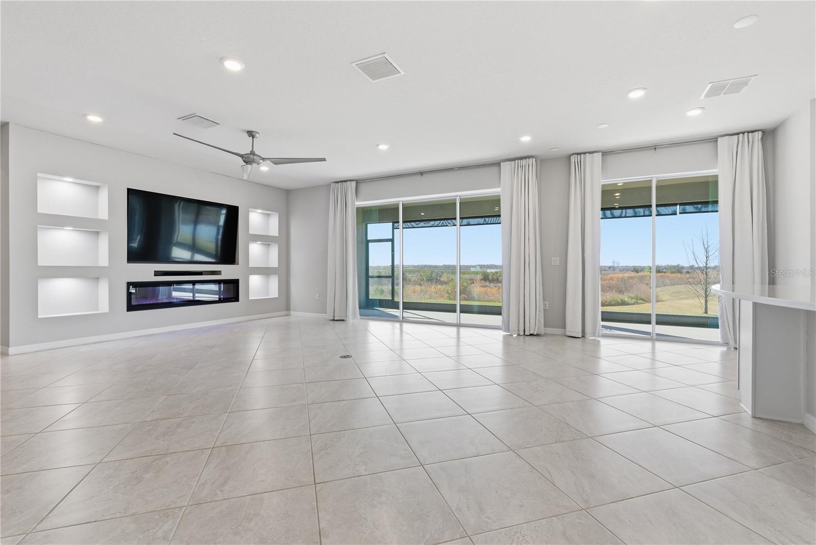 Listing photo id 2 for 9539 Ibis Grove Boulevard