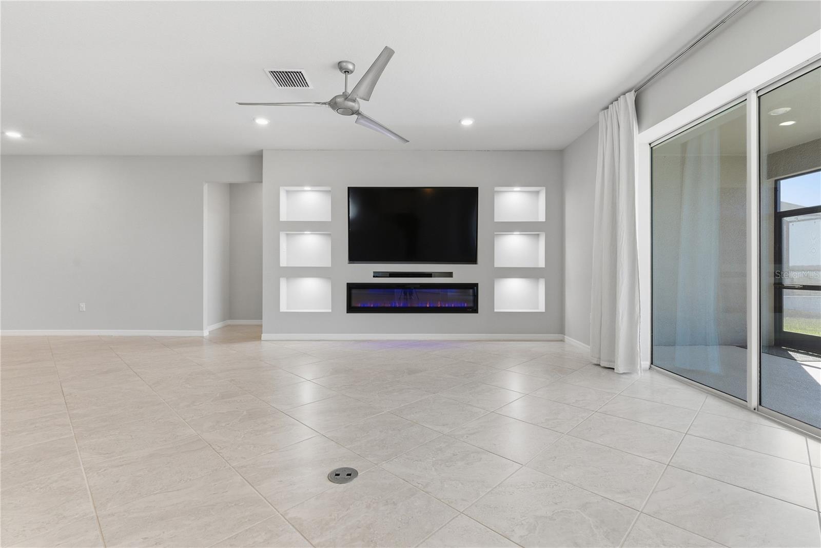 Listing photo id 4 for 9539 Ibis Grove Boulevard