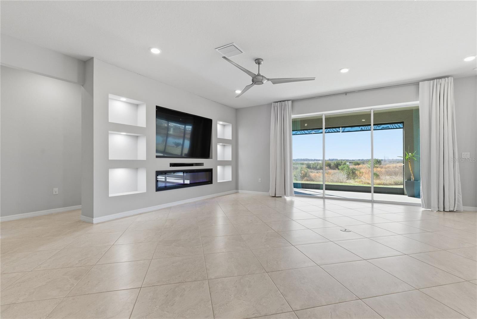 Listing photo id 5 for 9539 Ibis Grove Boulevard