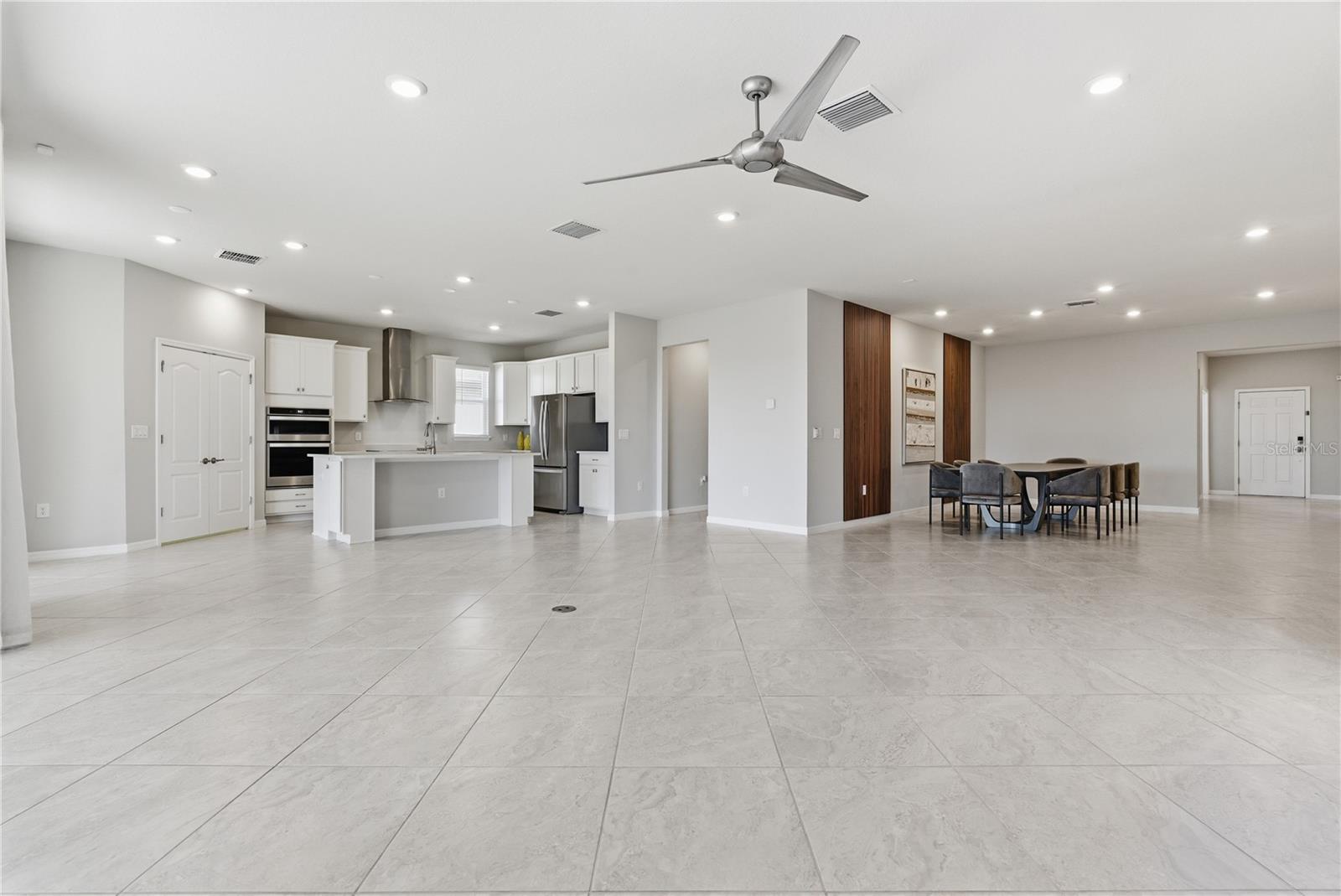 Listing photo id 7 for 9539 Ibis Grove Boulevard