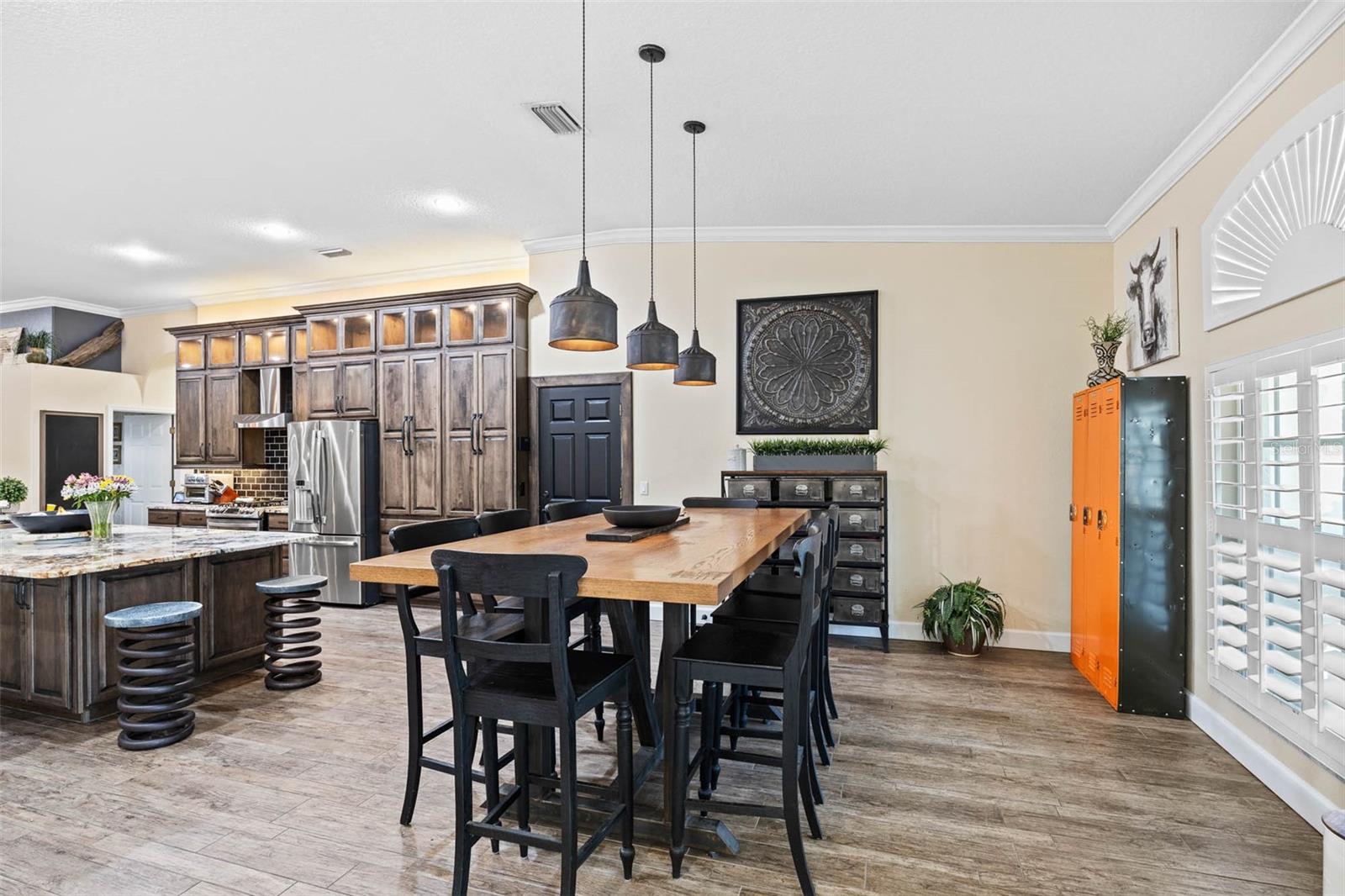 Image 10 of 50 For 19817 Glazing Globe Lane