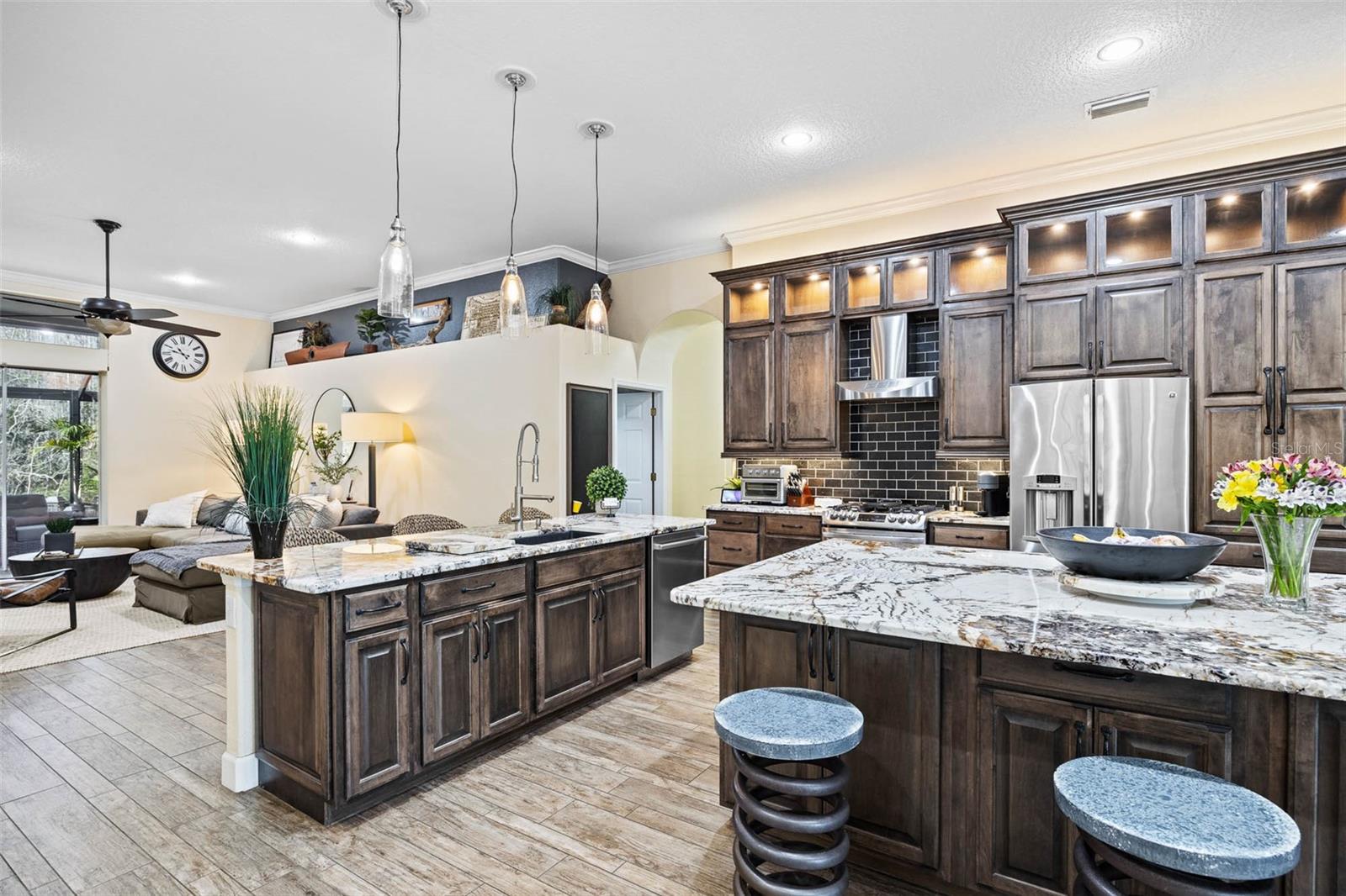 Image 13 of 50 For 19817 Glazing Globe Lane