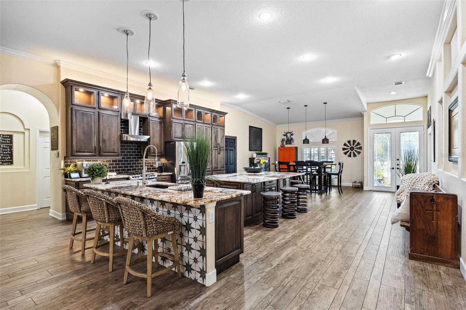 Image 15 of 50 For 19817 Glazing Globe Lane