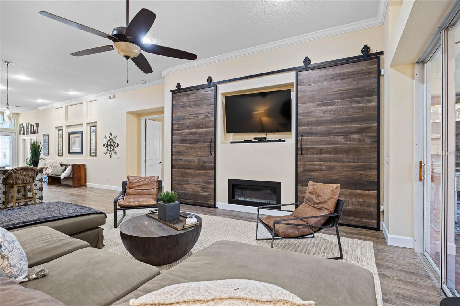 Image 17 of 50 For 19817 Glazing Globe Lane