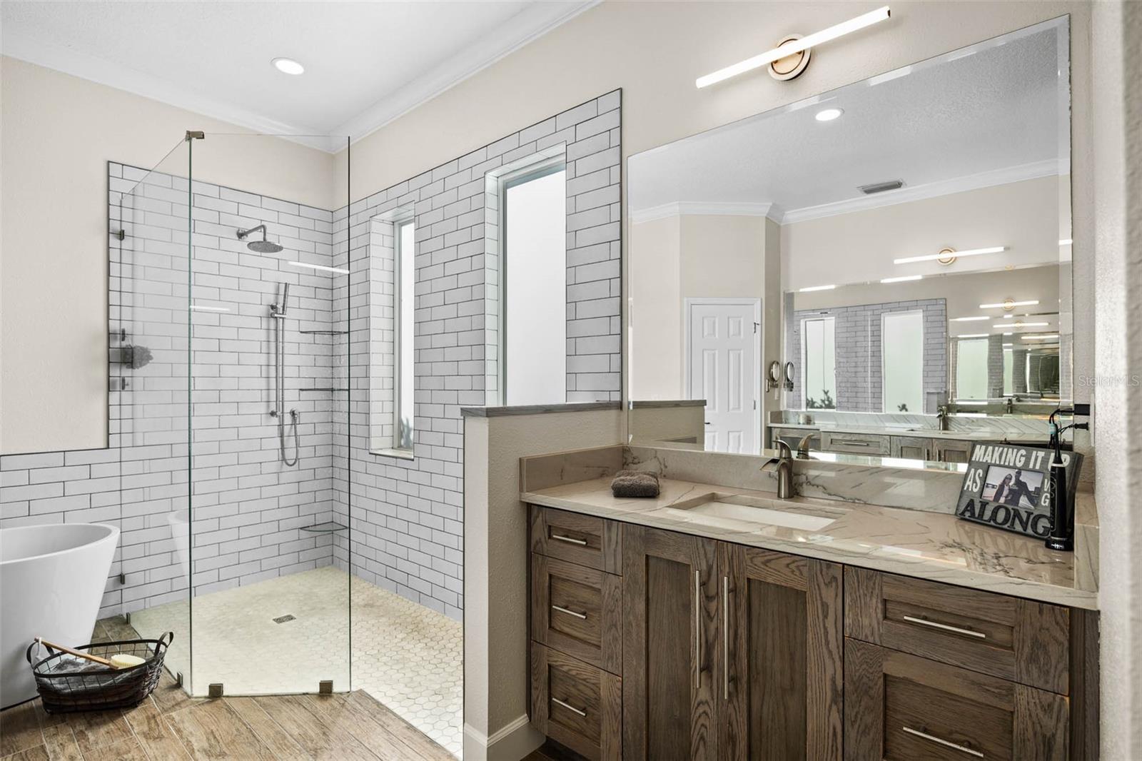 Image 23 of 50 For 19817 Glazing Globe Lane