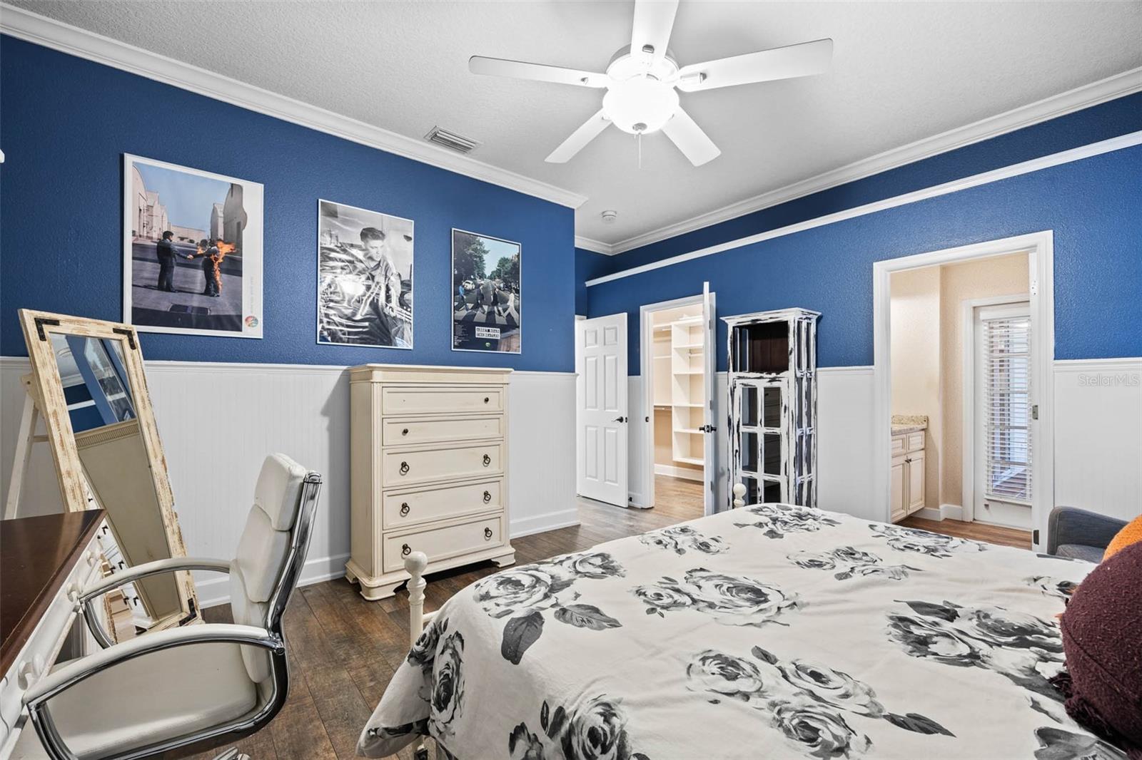 Image 25 of 50 For 19817 Glazing Globe Lane