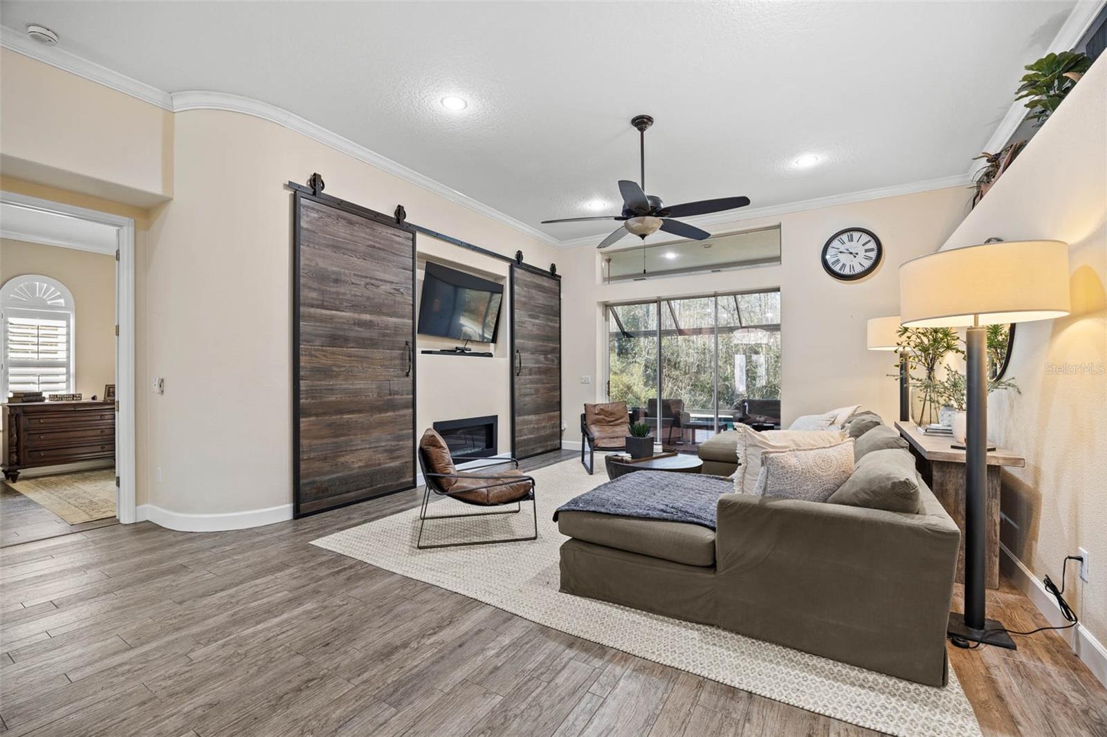 Image 3 of 50 For 19817 Glazing Globe Lane