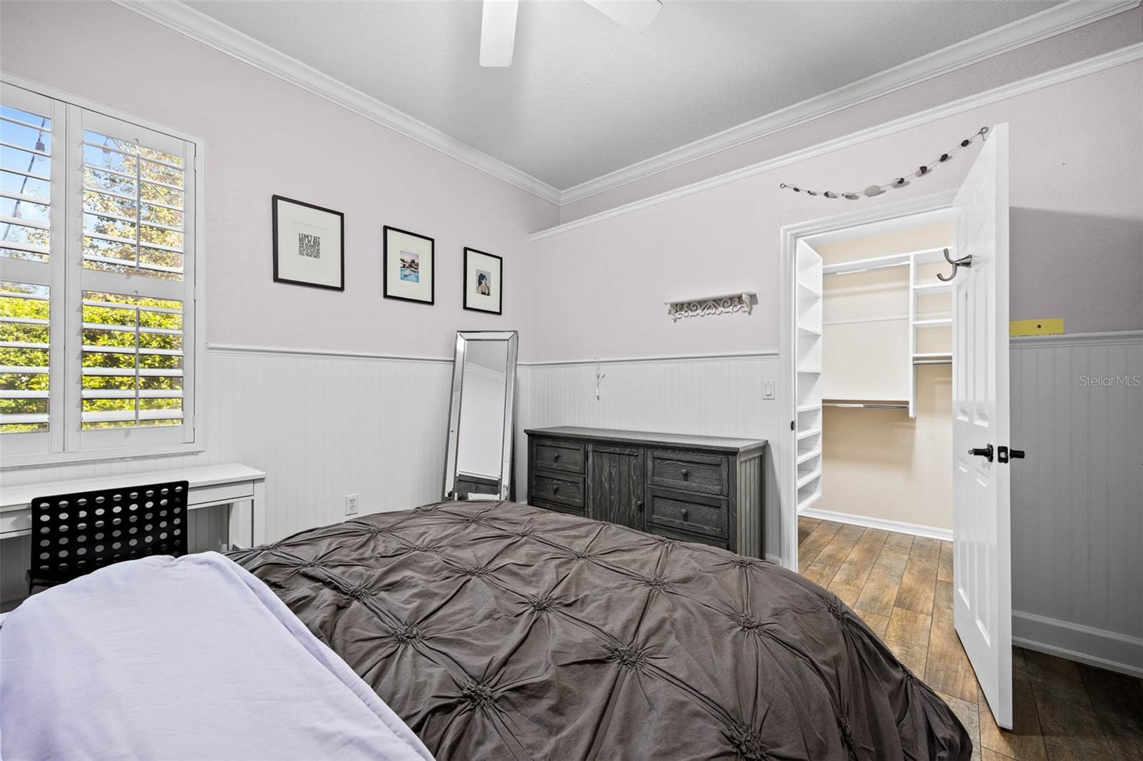 Image 30 of 50 For 19817 Glazing Globe Lane