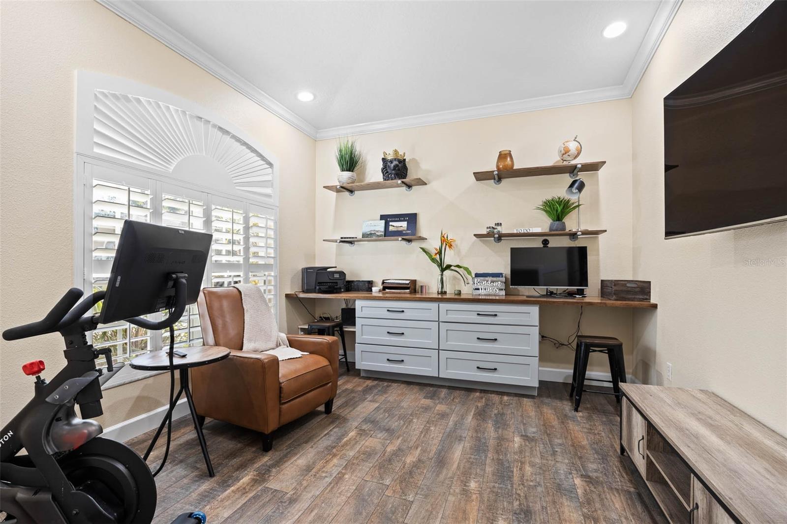 Image 35 of 50 For 19817 Glazing Globe Lane