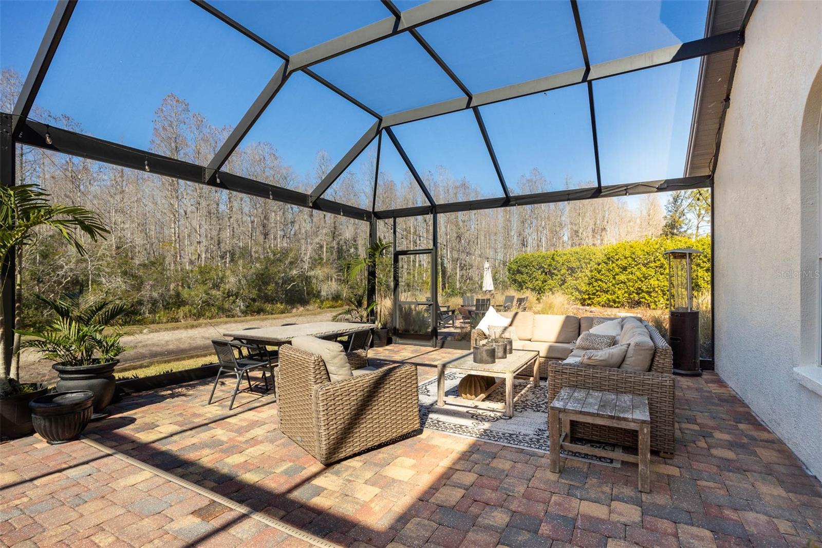 Image 40 of 50 For 19817 Glazing Globe Lane