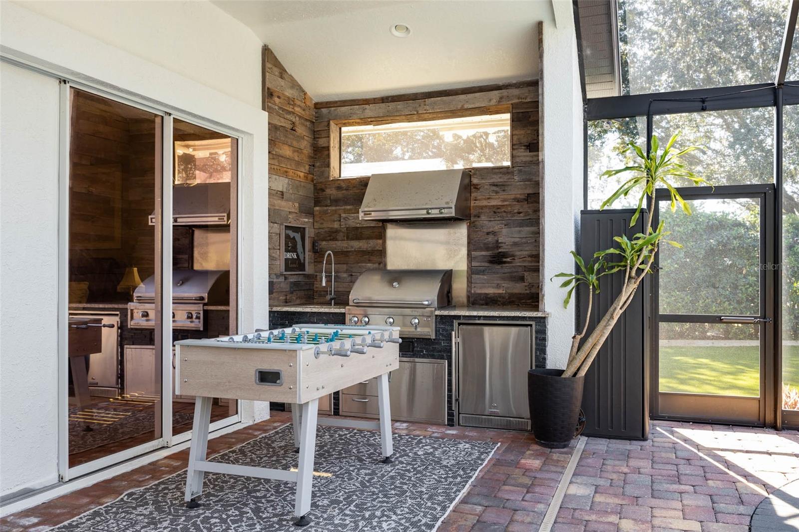 Image 41 of 50 For 19817 Glazing Globe Lane