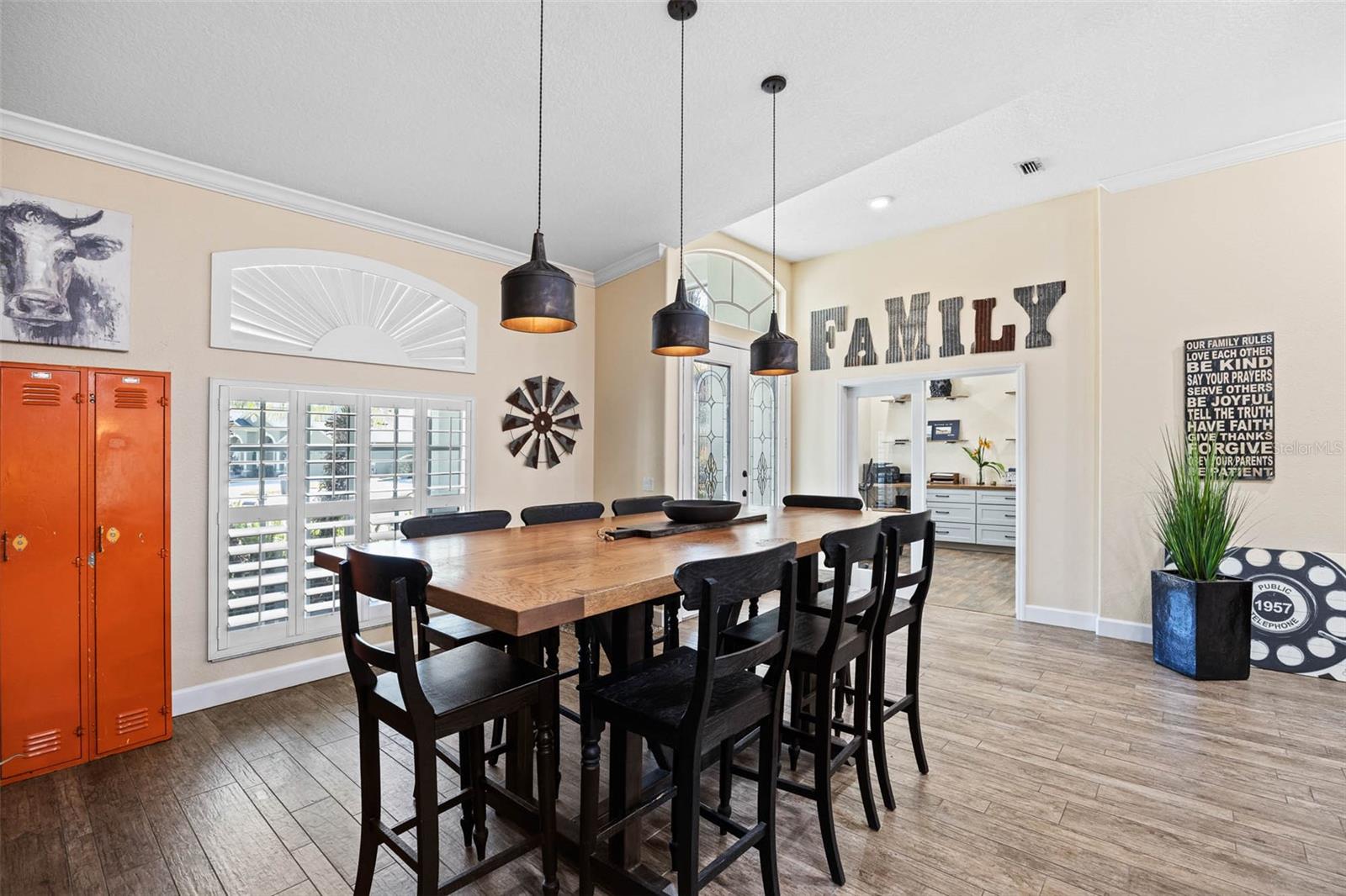 Image 9 of 50 For 19817 Glazing Globe Lane