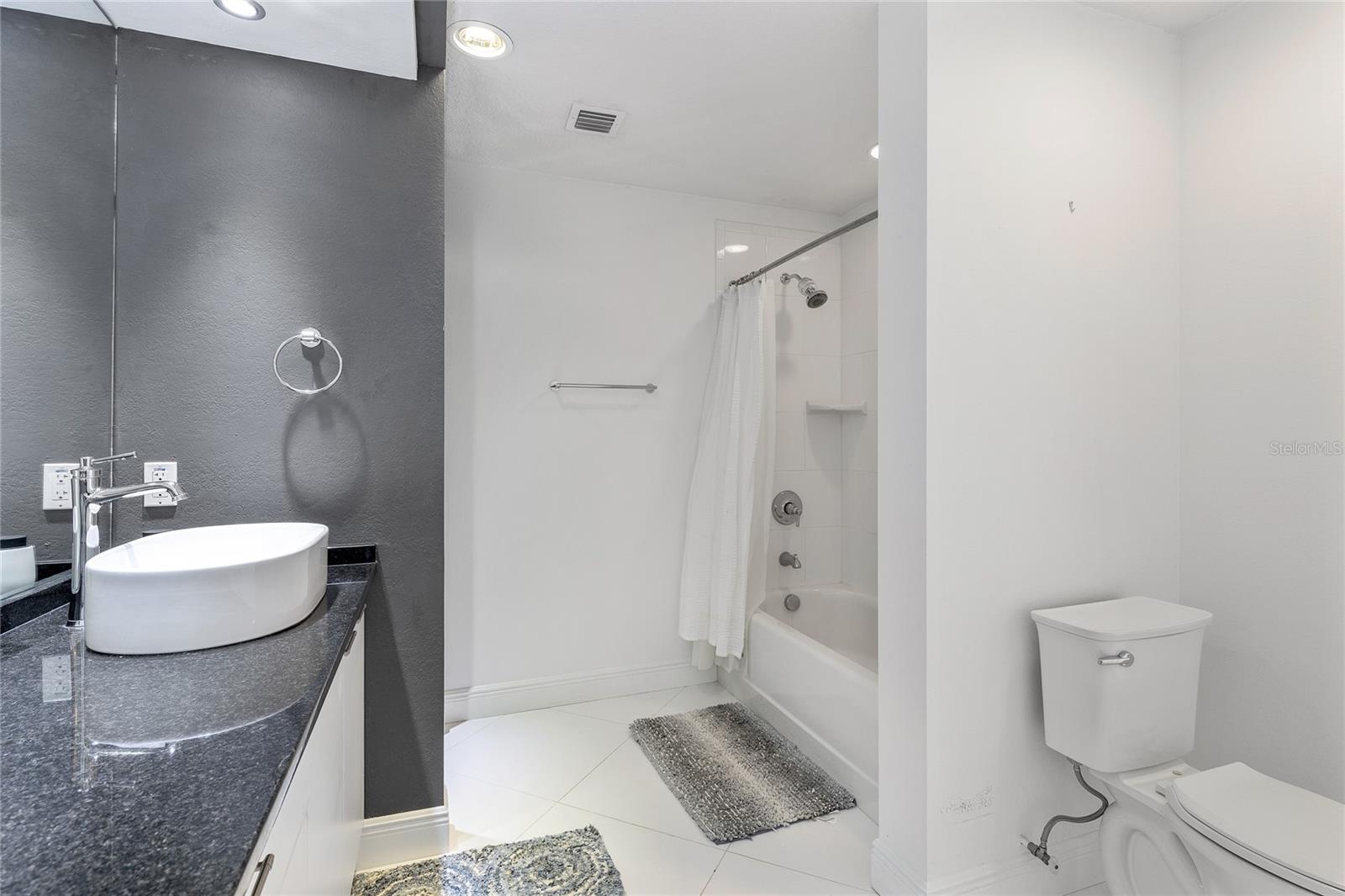 Image 21 of 36 For 226 5th Avenue N 601