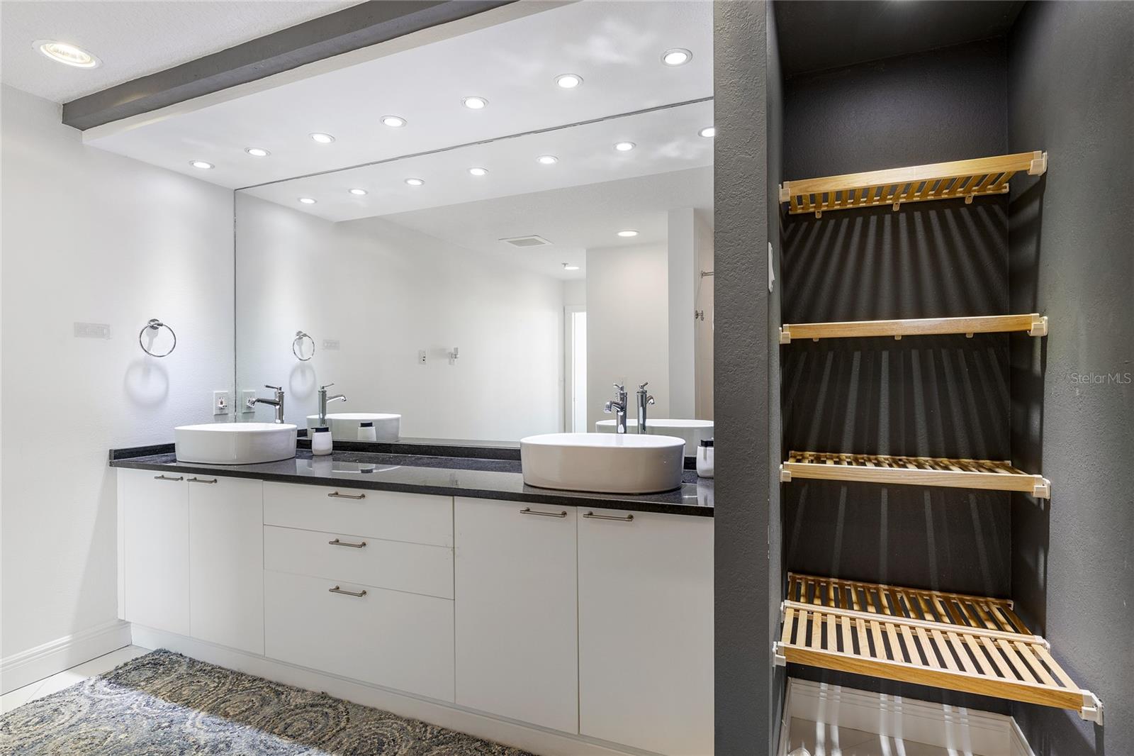 Image 22 of 36 For 226 5th Avenue N 601