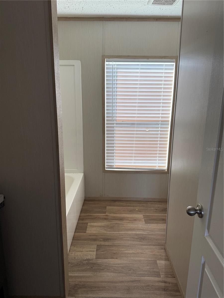 Listing photo id 9 for 15807 County Road 672