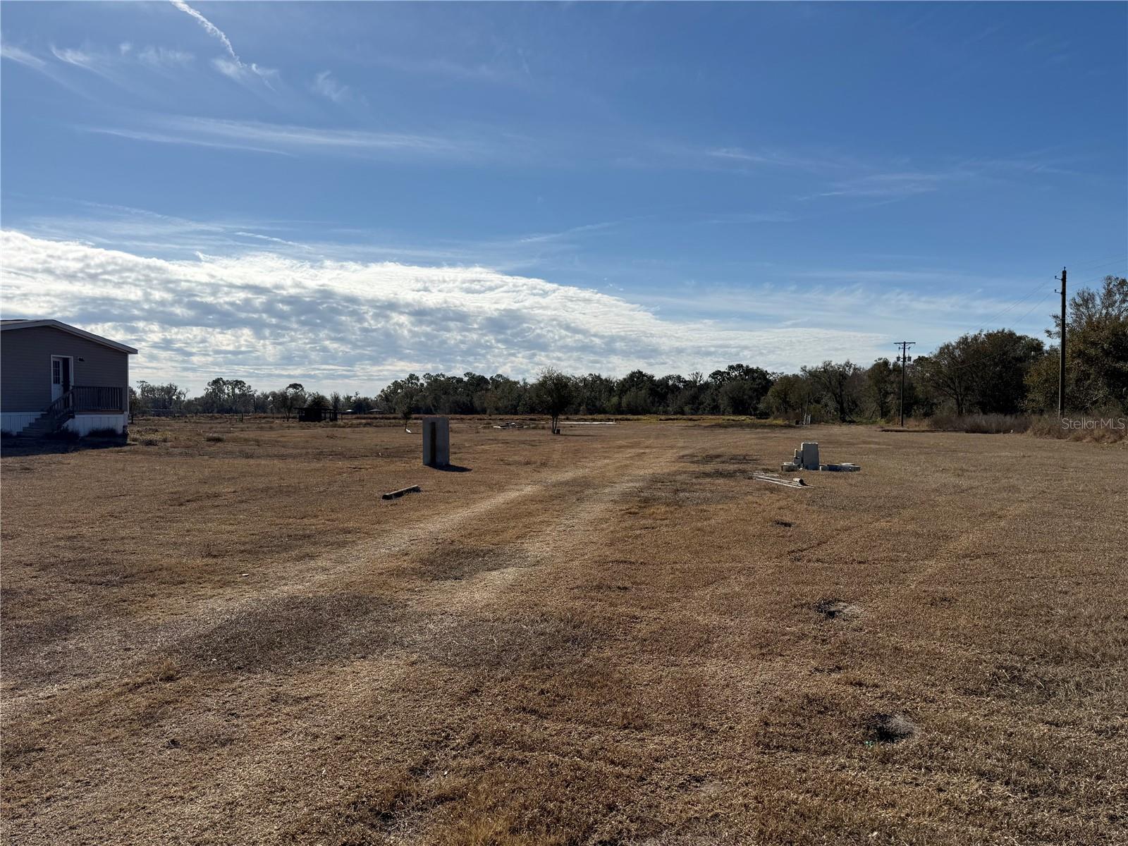 Listing photo id 11 for 15807 County Road 672