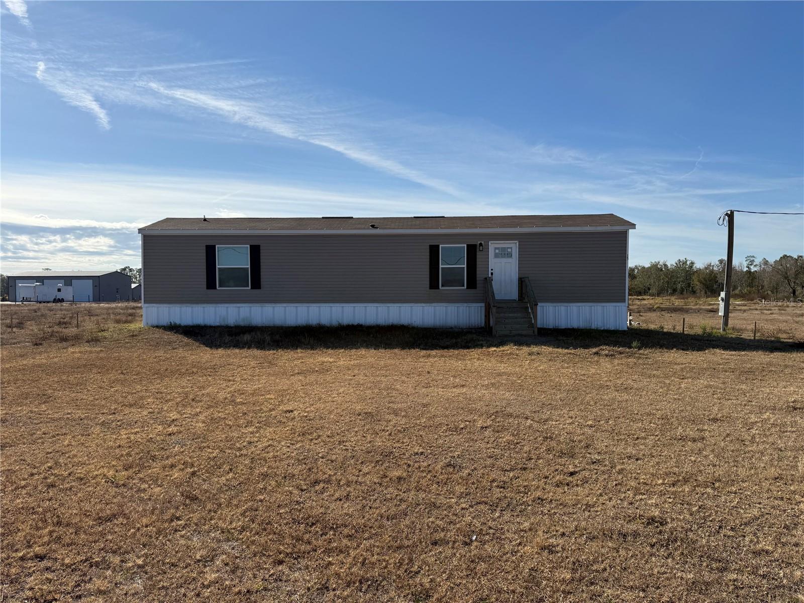 Listing photo id 0 for 15807 County Road 672