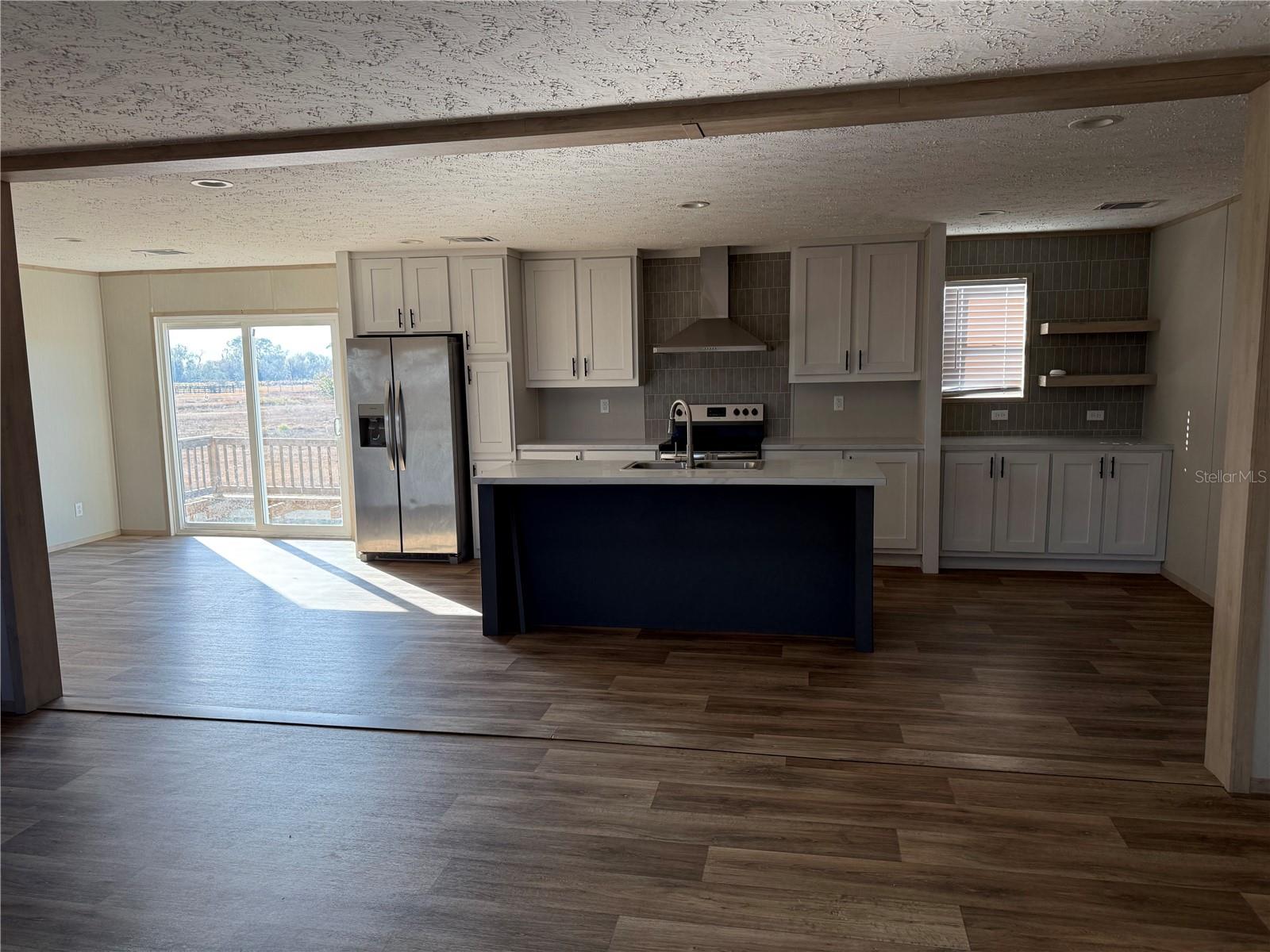 Listing photo id 1 for 15807 County Road 672