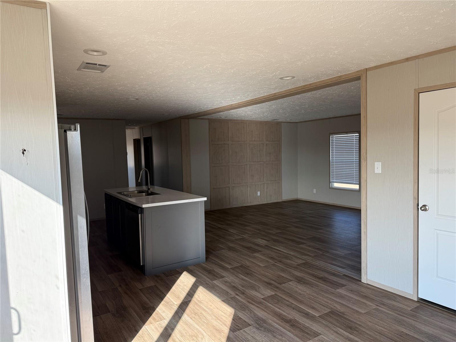 Listing photo id 2 for 15807 County Road 672