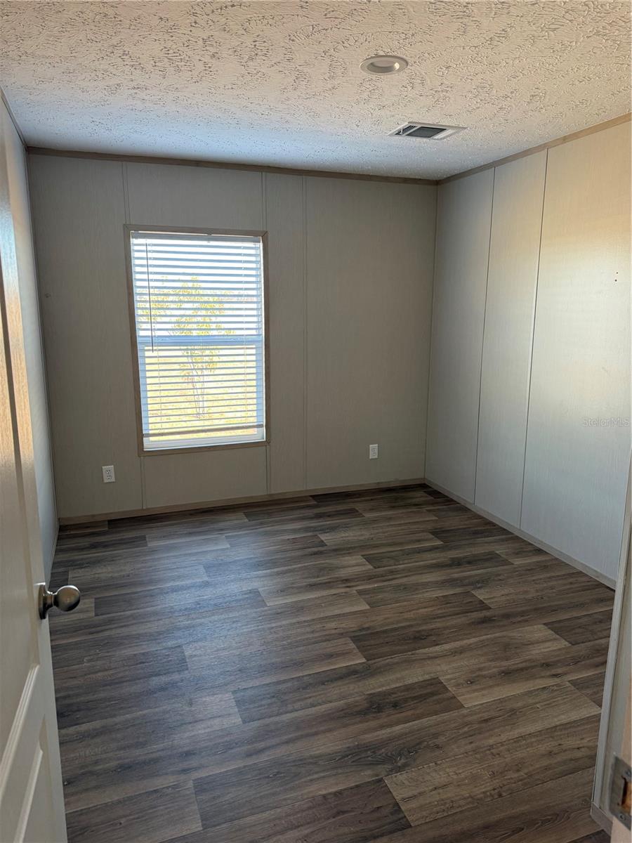 Listing photo id 6 for 15807 County Road 672